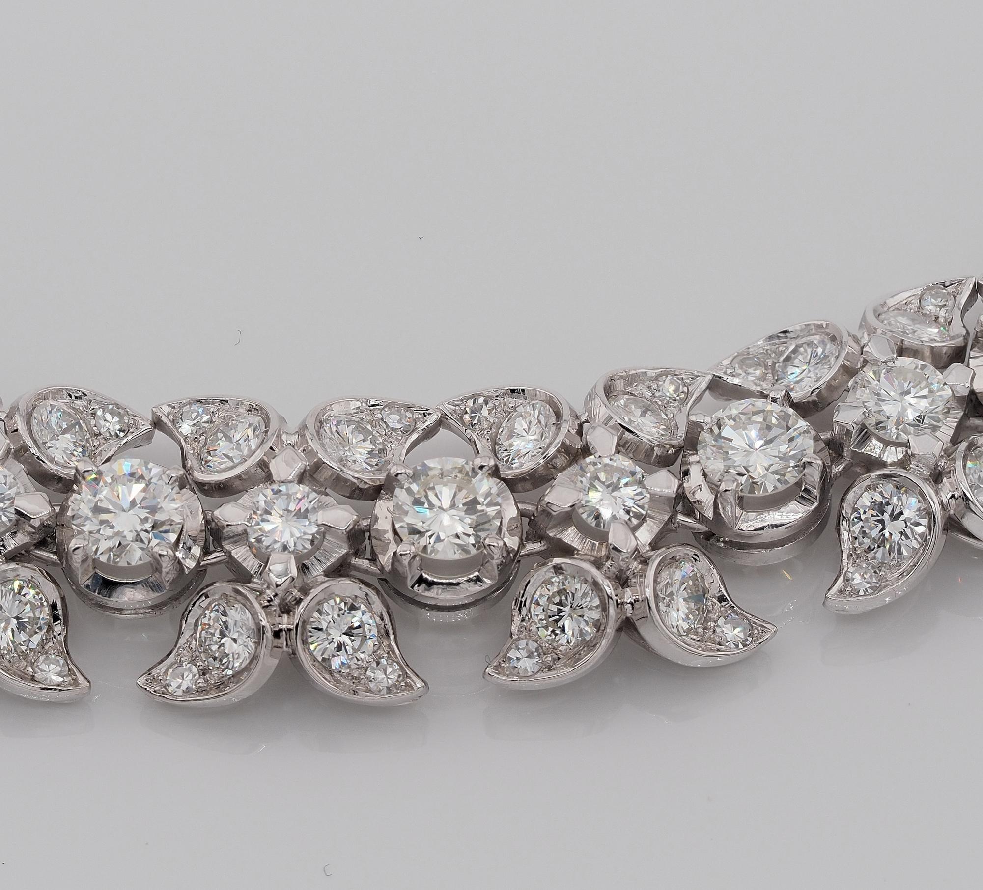 Mid Century 17.25 Ct Diamond G VVS Platinum Dress Bracelet In Good Condition For Sale In Napoli, IT