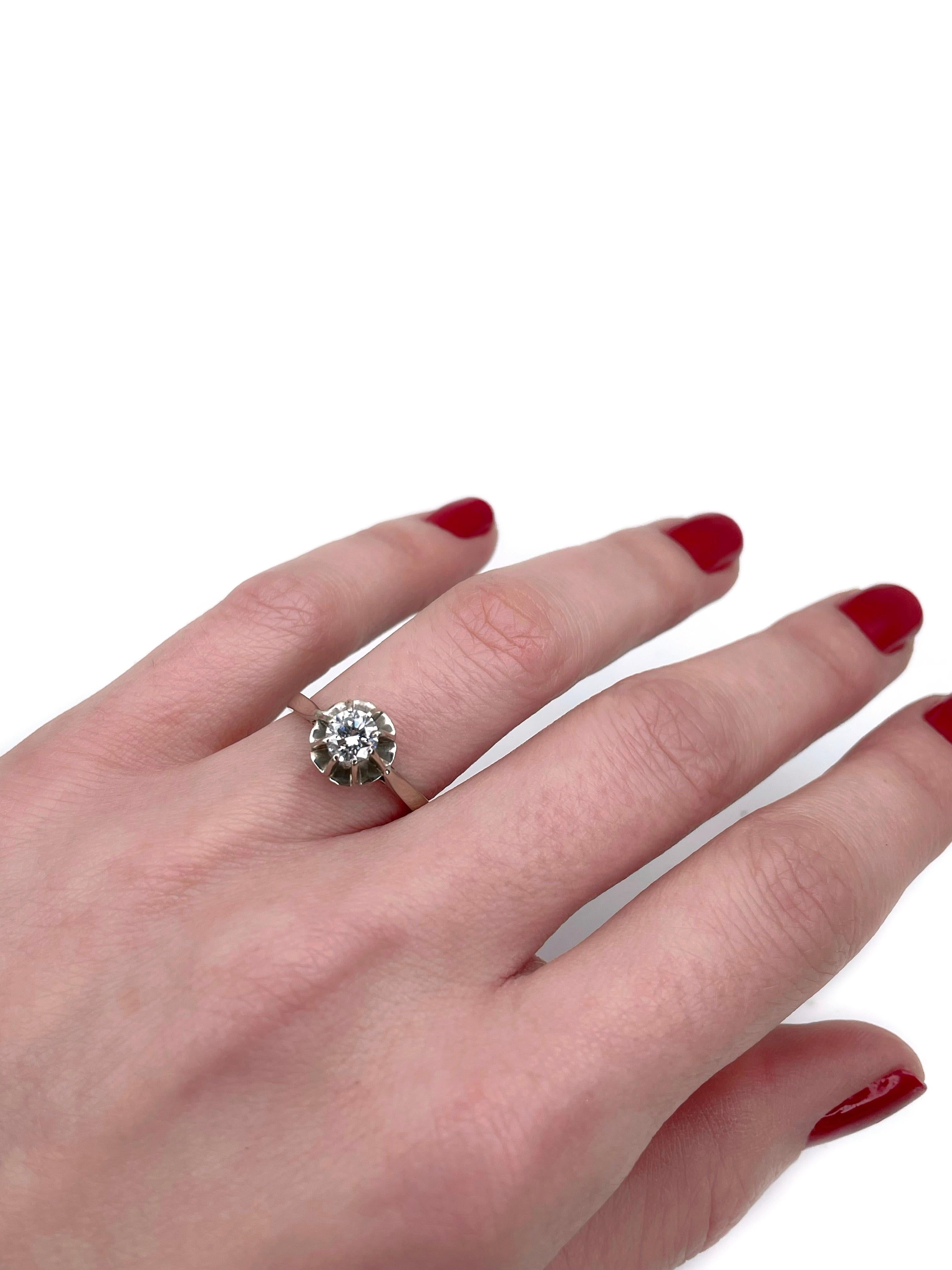 This is a mid century solitaire ring crafted in 18K white gold. Circa 1970. 

The piece features round brilliant cut diamond: 0.46ct, W-STW, SI1. 

Weight: 2.94g
Size: 16.25 (US 5.75)

IMPORTANT: please ask about the possibility to resize before