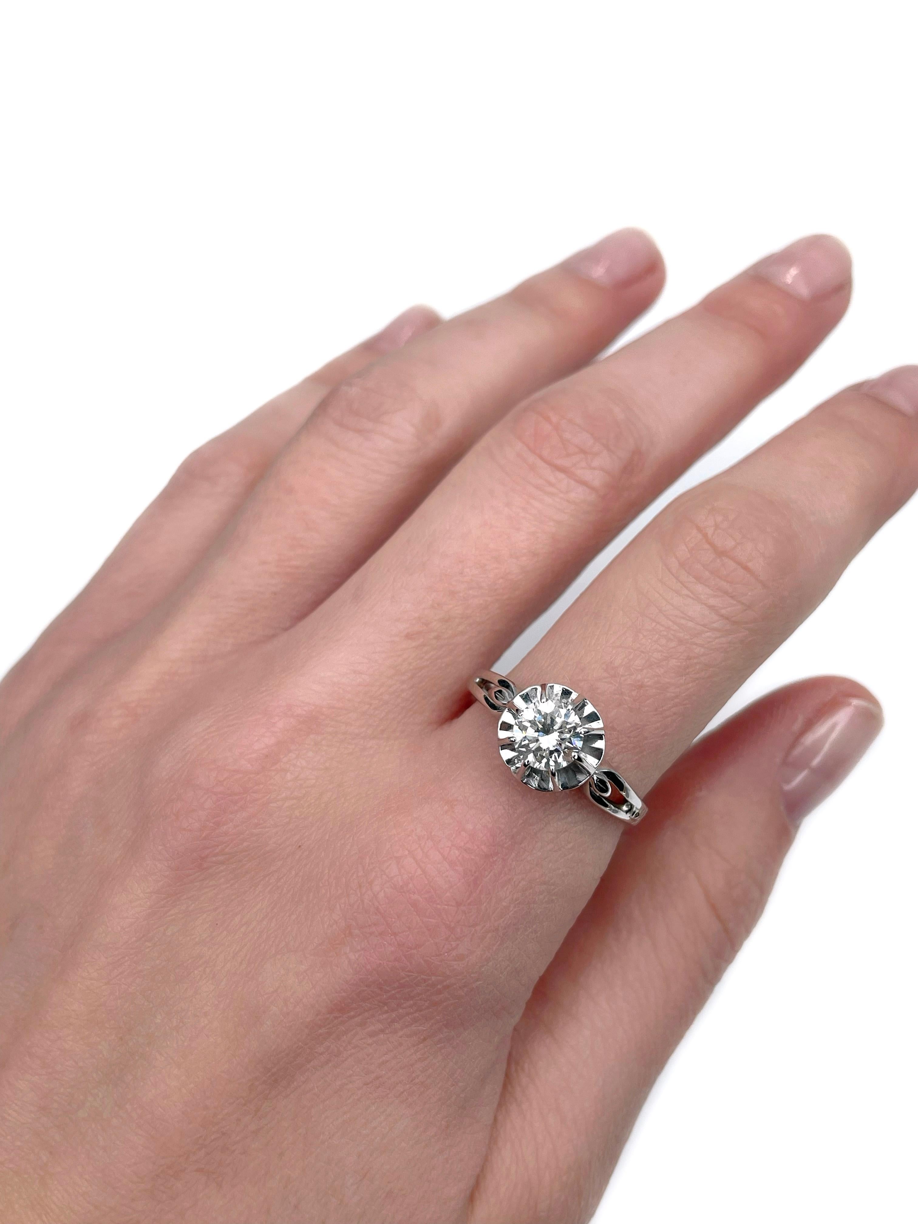 This is a mid century solitaire ring crafted in 18K white gold. Circa 1960. 

The piece features round brilliant cut diamond: 0.85ct, W, VS1. 

Weight: 4.10g
Size: 19 (US 9)

IMPORTANT: please ask about the possibility to resize before purchase.