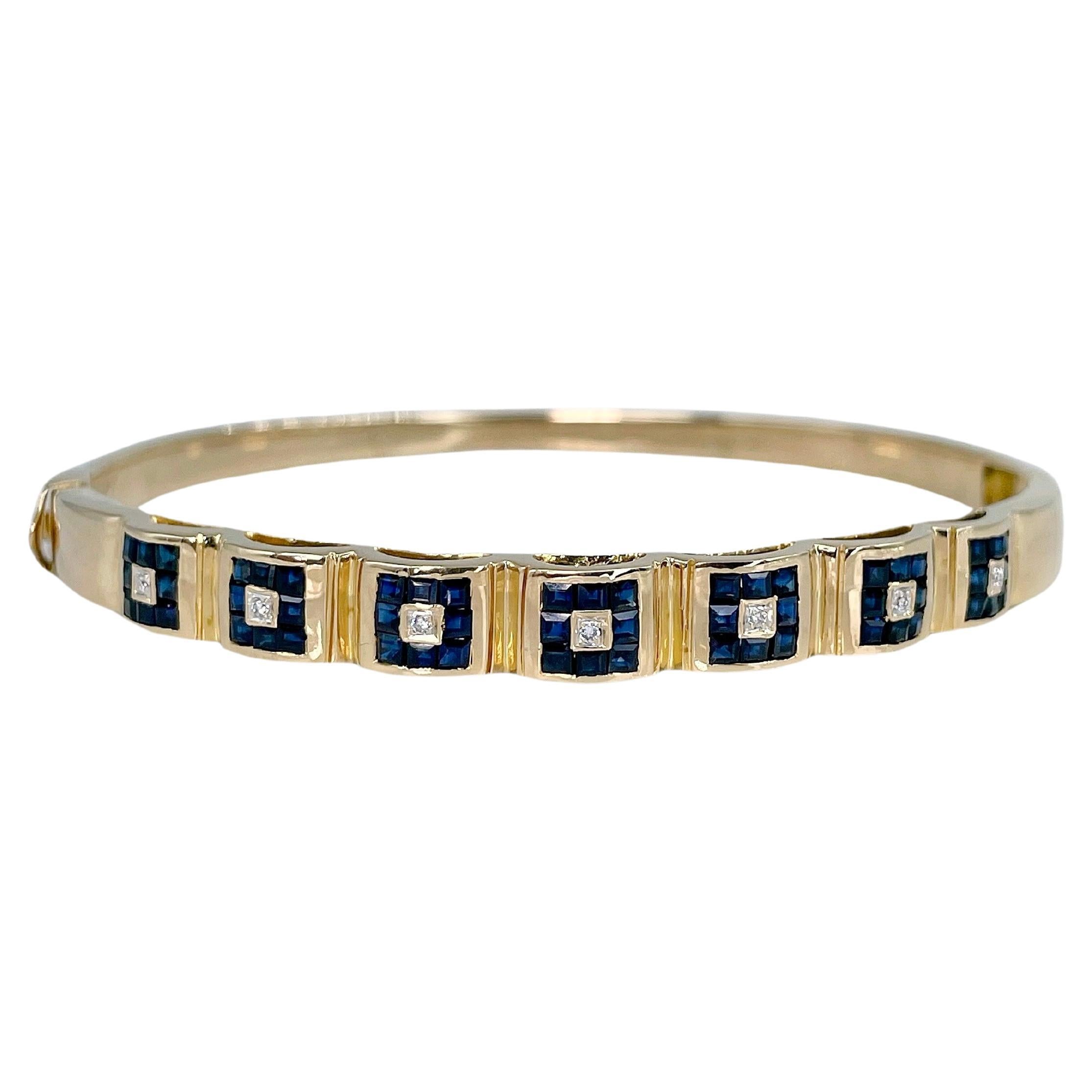 Mid Century 18 Karat Gold 1.40 Carat Sapphire Diamond Hinged Bangle Bracelet For Sale