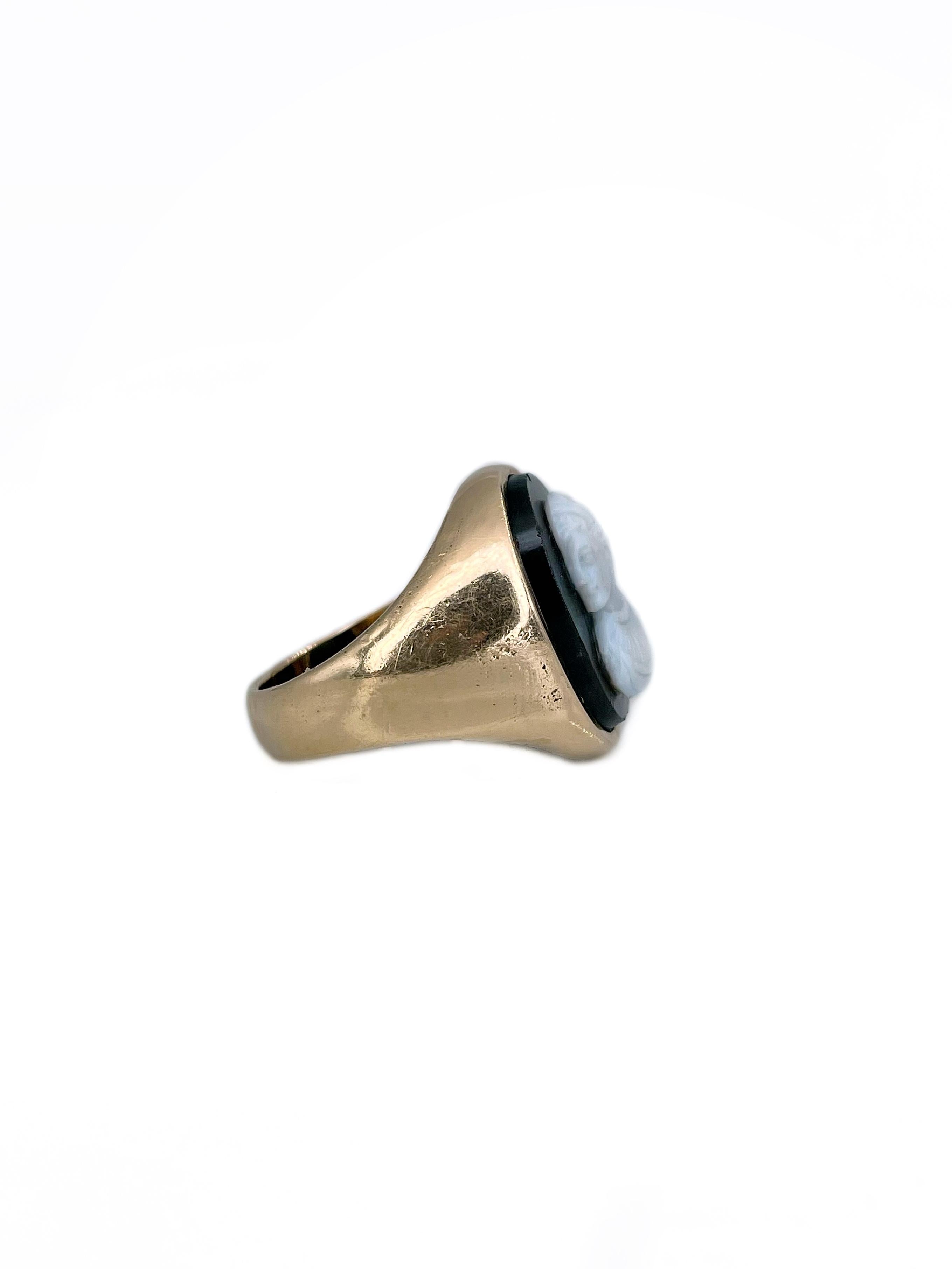 Mid Century 18 Karat Gold Black Onyx Left Facing Lady Cameo Cocktail Ring In Good Condition For Sale In Vilnius, LT