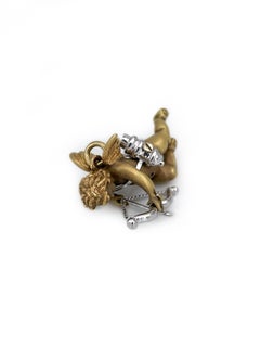 Mitte des Jahrhunderts 18 Karat Gold Amor Cherub Figur Love Charm Anhänger Halskette