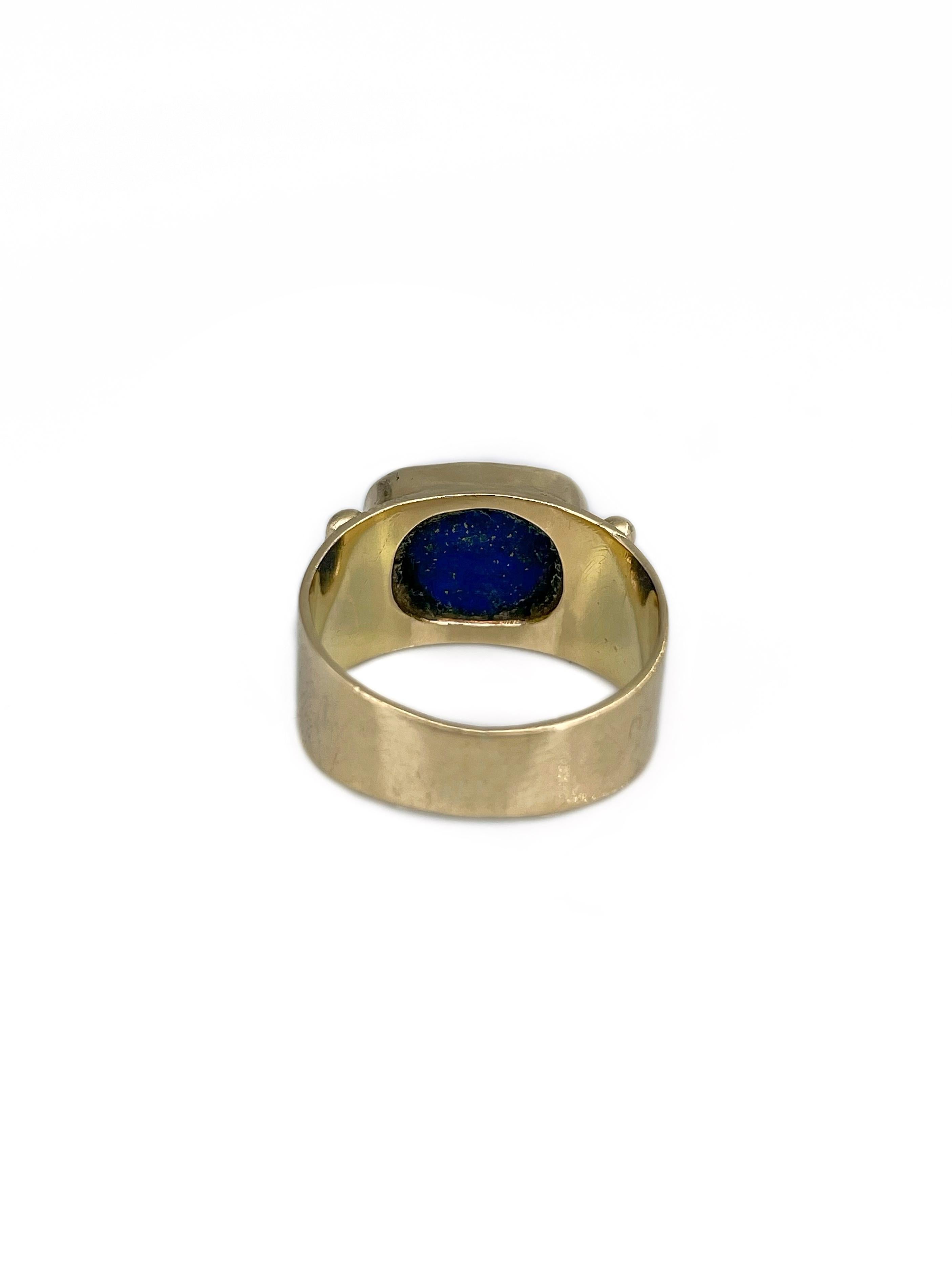 Mid Century 18 Karat Gold Lapis Lazuli Rectangle Signet Ring In Good Condition For Sale In Vilnius, LT
