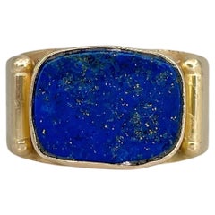 Signet rectangulaire en or 18 carats et lapis-lazuli du milieu du siècle dernier