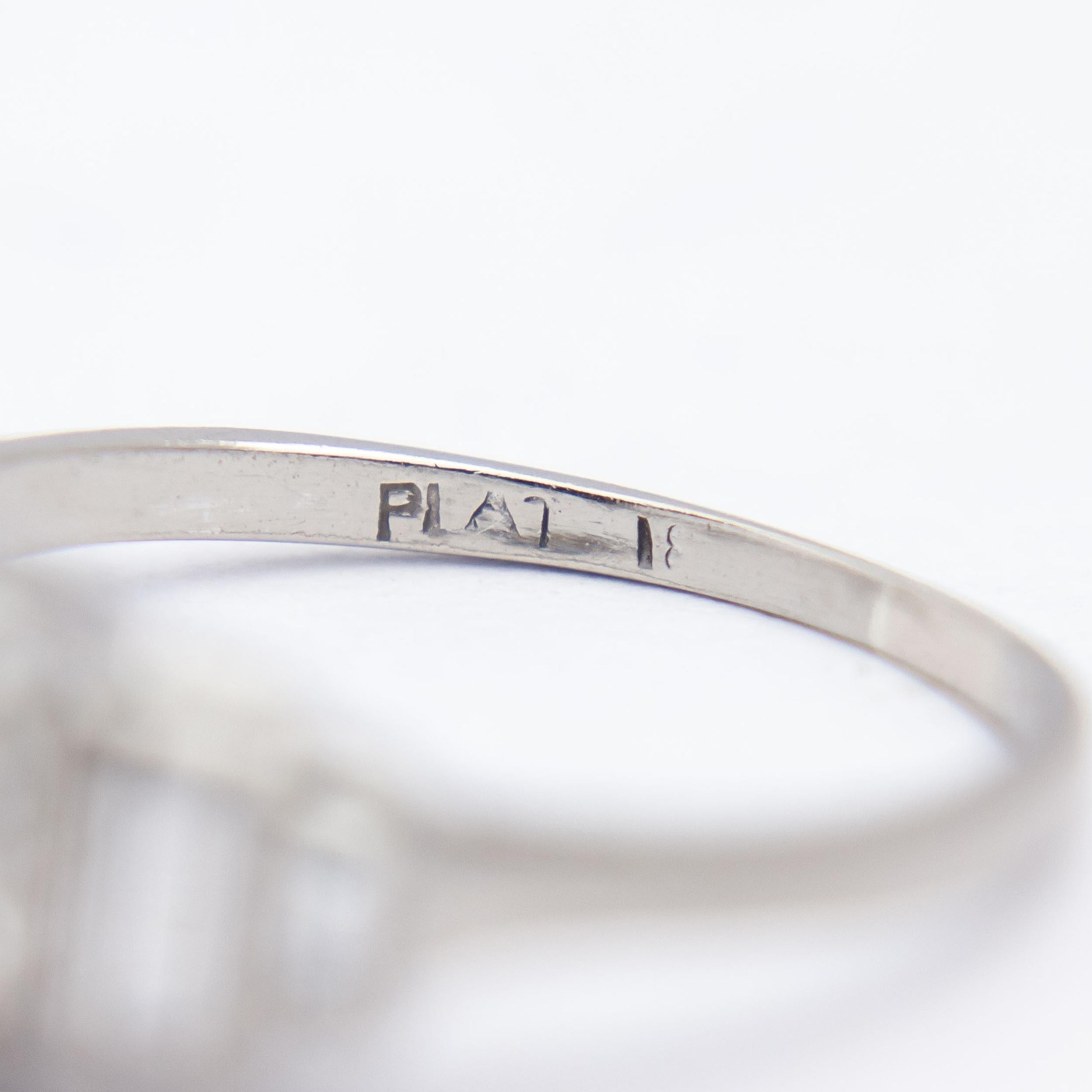 Mid Century 18 Karat White Gold & Diamond Ring For Sale 1