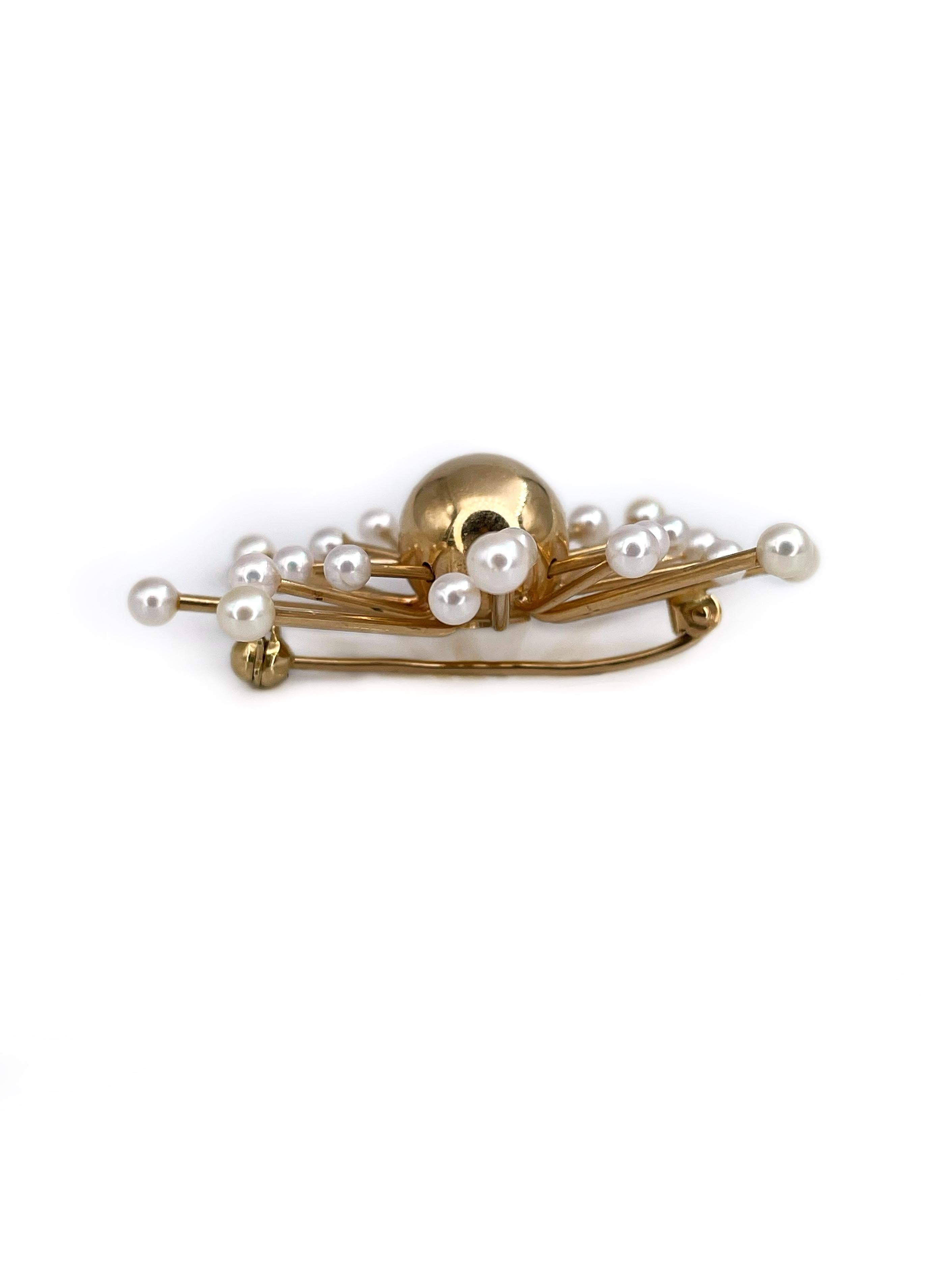 This is a mid century starburst pin brooch crafted in 18K yellow gold. The piece features cultured pearls. Has a safe closure. 

Weight: 11.29g
Diameter: 5cm

———

If you have any questions, please feel free to ask. We describe our items accurately.