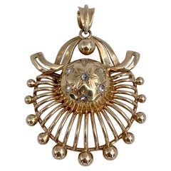 Pendentif en or jaune 18 carats avec étoiles de lune et diamants taille en rose, milieu du siècle dernier