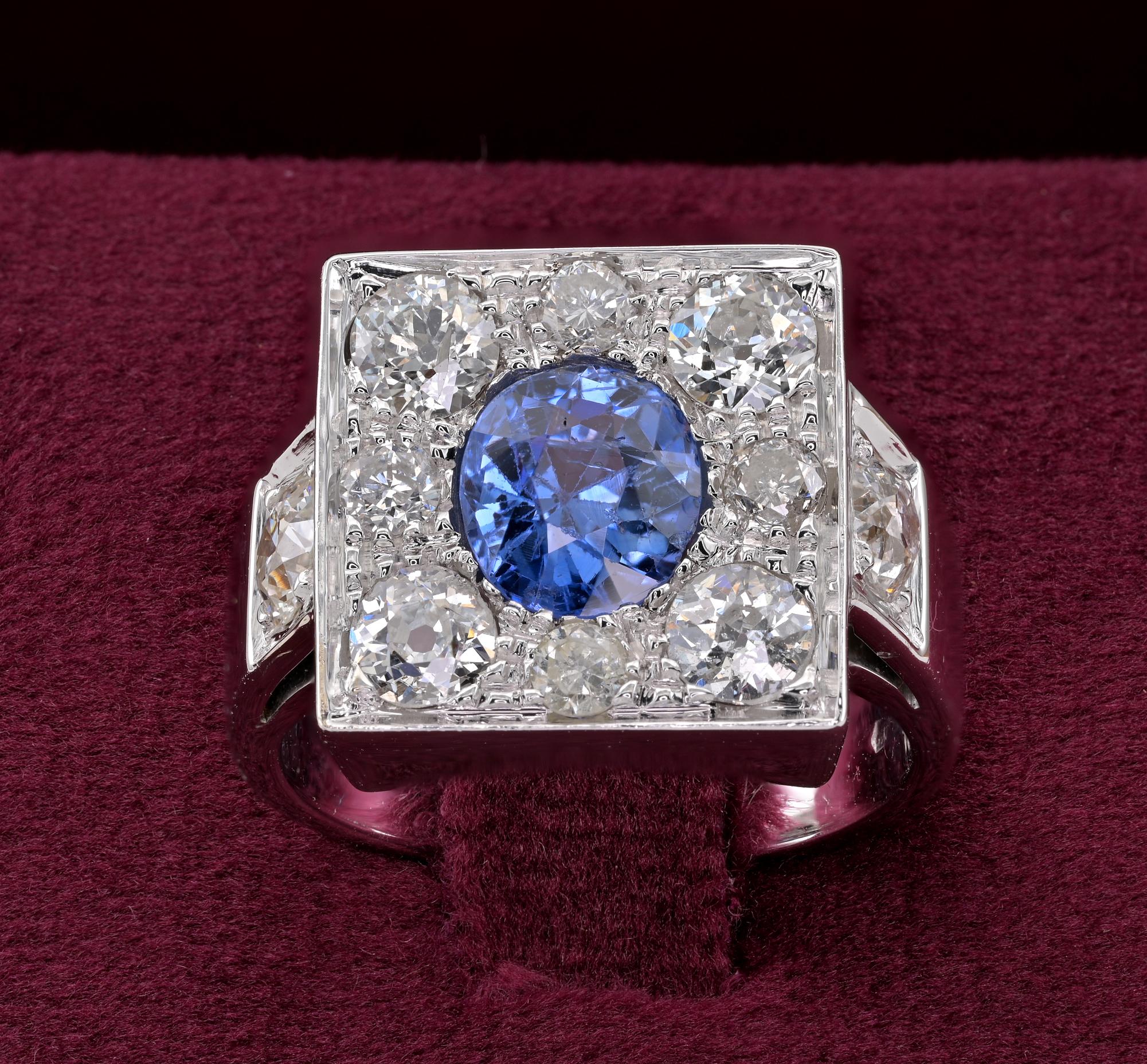 Contemporary Mid-Century 1.80 Ct Natural Ceylon Sapphire 1.90 Ct Diamond 18 Kt Ring For Sale