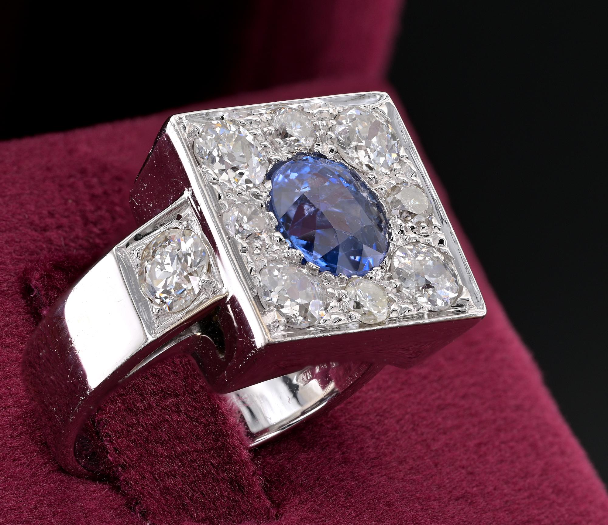 Mid-Century 1.80 Ct Natural Ceylon Sapphire 1.90 Ct Diamond 18 Kt Ring In Good Condition For Sale In Napoli, IT