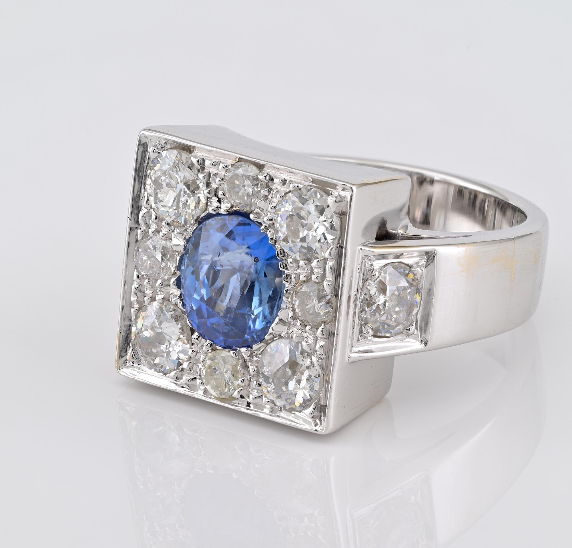 Women's or Men's Mid-Century 1.80 Ct Natural Ceylon Sapphire 1.90 Ct Diamond 18 Kt Ring For Sale