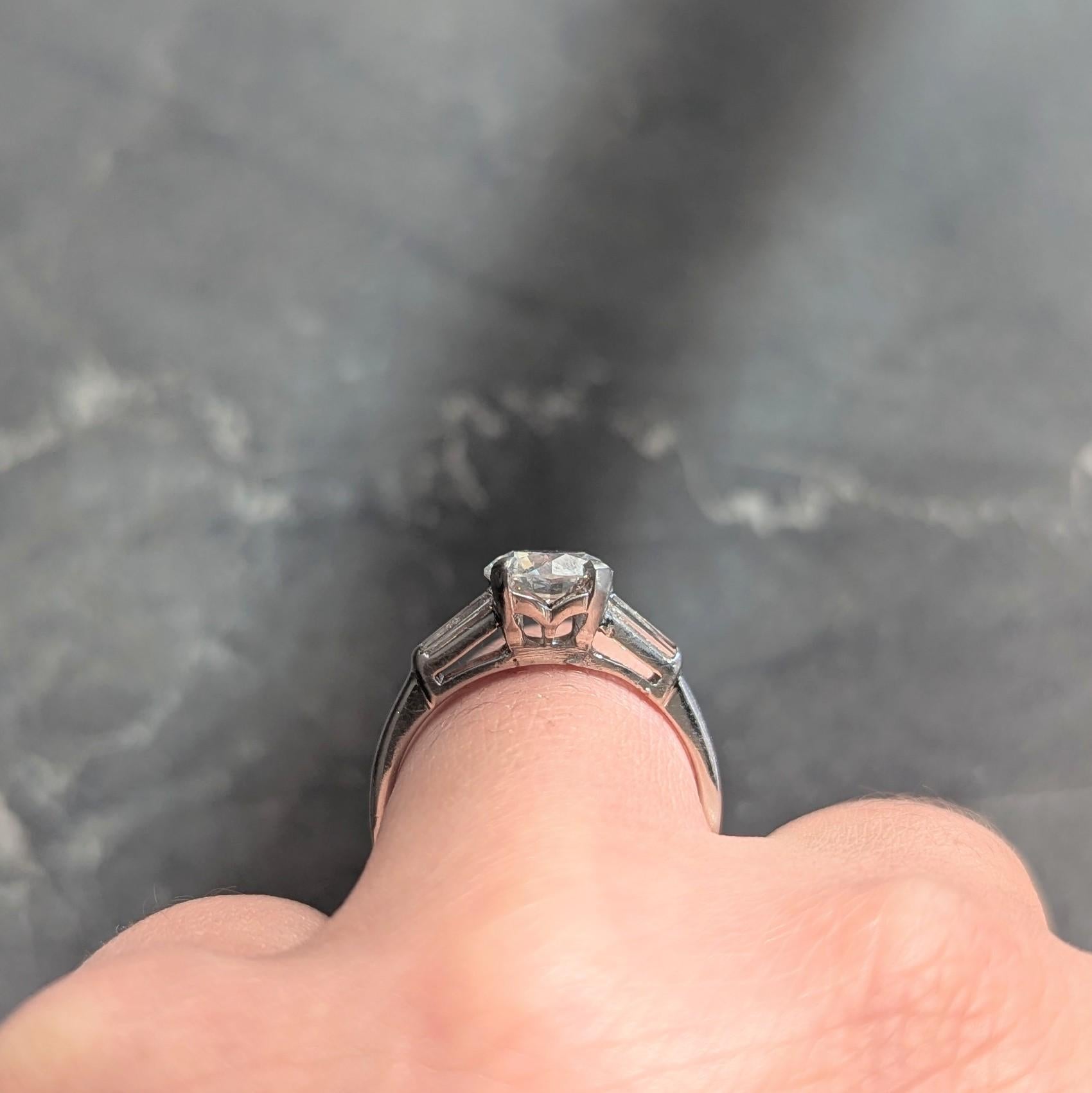 Anello di fidanzamento a tre pietre vintage con diamante di metà secolo da 1.80 CTW in platino GIA in vendita 5