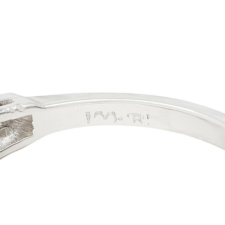 Anello di fidanzamento a tre pietre vintage con diamante di metà secolo da 1.80 CTW in platino GIA in vendita 3