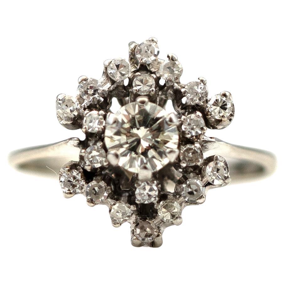 Diamant-Cluster-Ring aus der Jahrhundertmitte, 18 Karat Weißgold, CIRCA 1950, 0,55 Karat