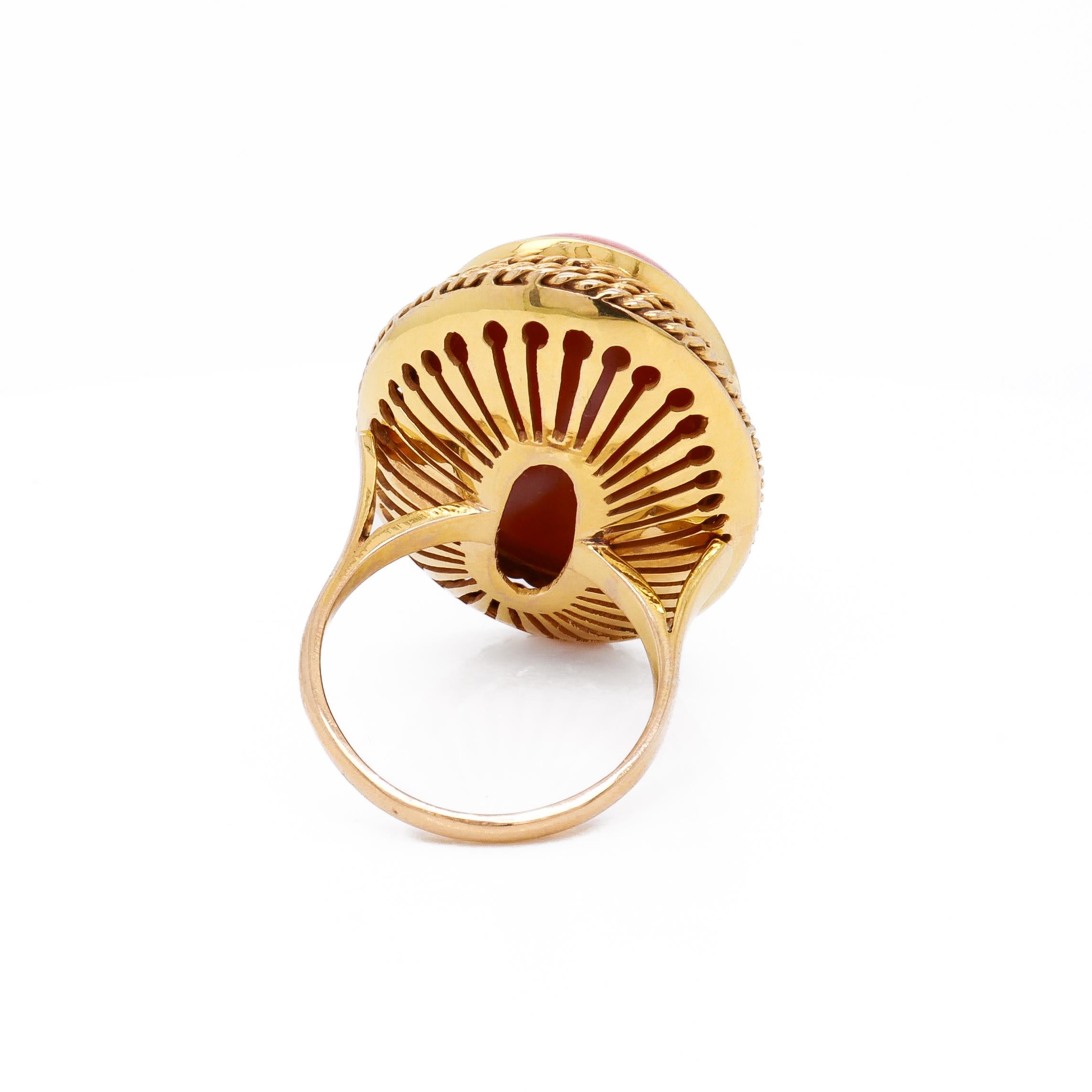 Mid-Century 18K Gold & 24.5 Ct Japanese Red Orange Coral Cabochon Cocktail Ring For Sale 2