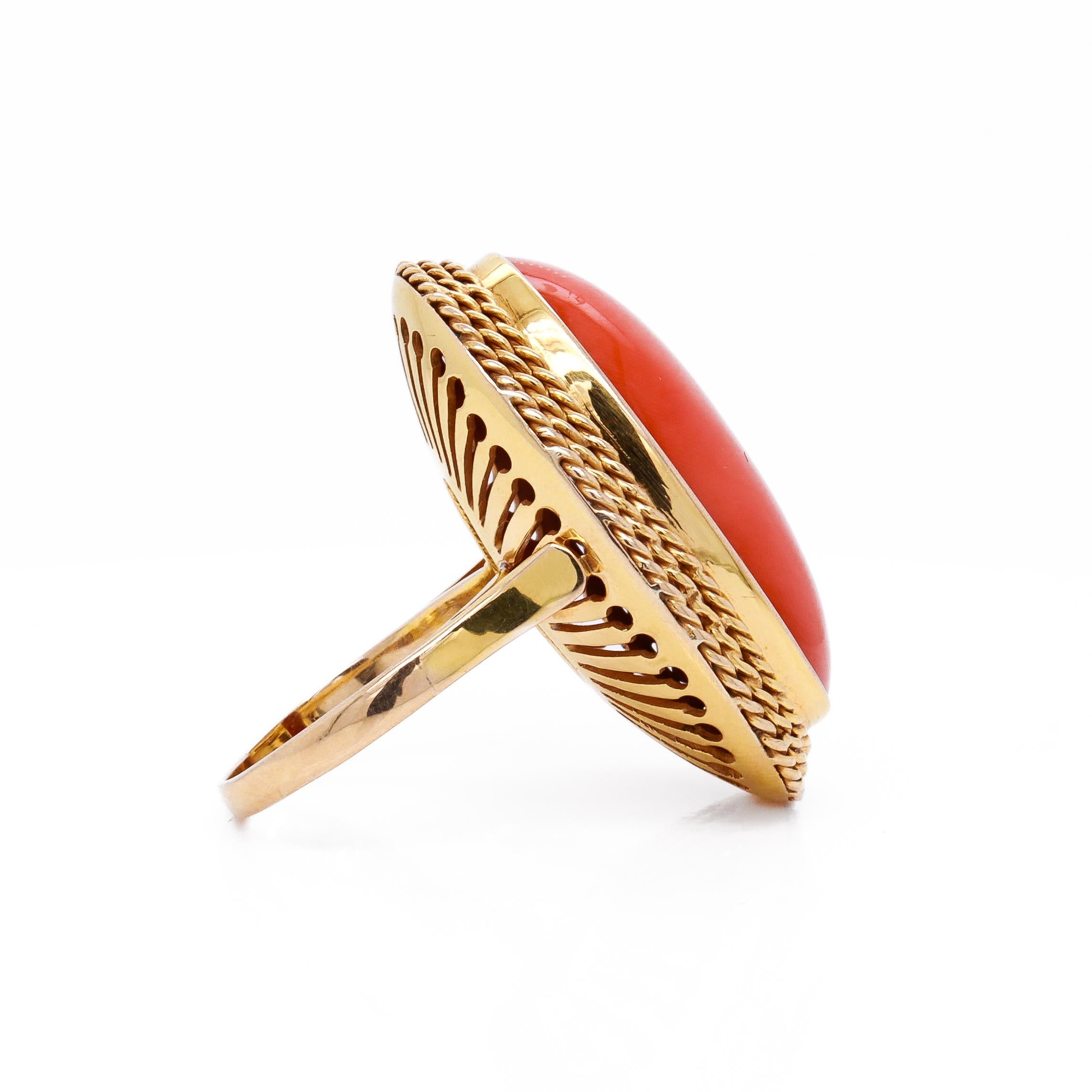 Mid-Century 18K Gold & 24.5 Ct Japanese Red Orange Coral Cabochon Cocktail Ring For Sale 3