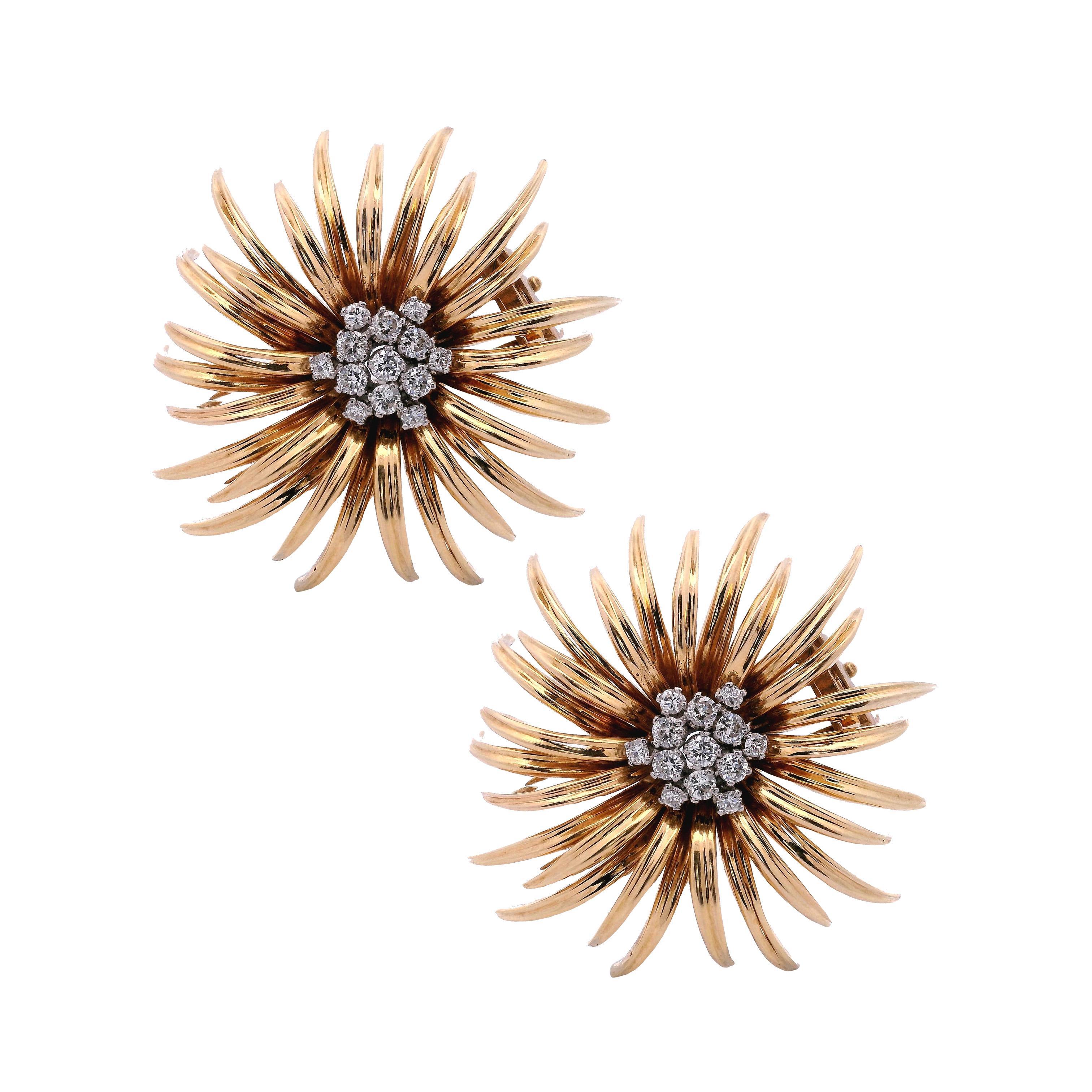 Mid-century 18k Gold Clip-on Earrings and Brooch with 2.05 Cts in Diamonds In Excellent Condition In Aventura, FL