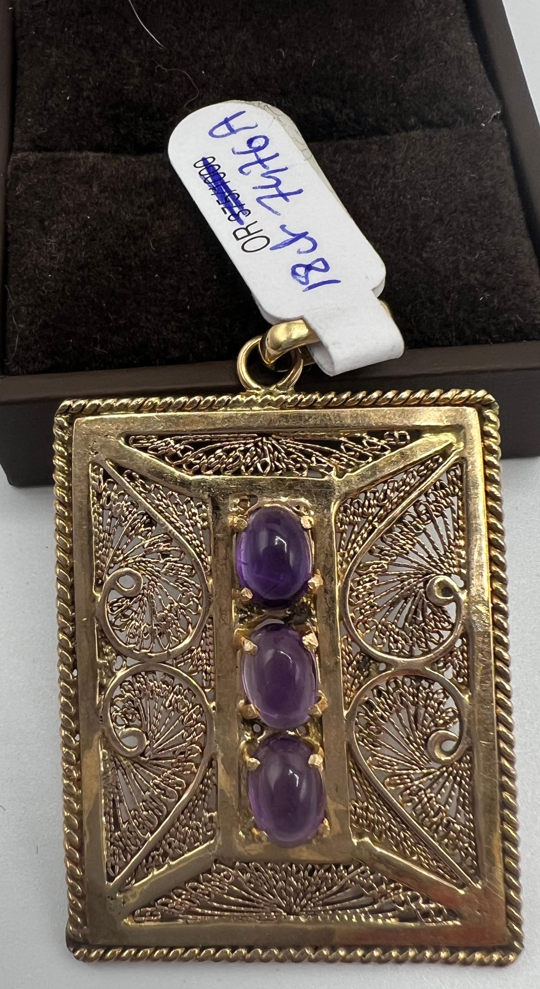 Mid-Century 18K Gold Filigree Pendant with Cabochon Amethysts in vendita 2