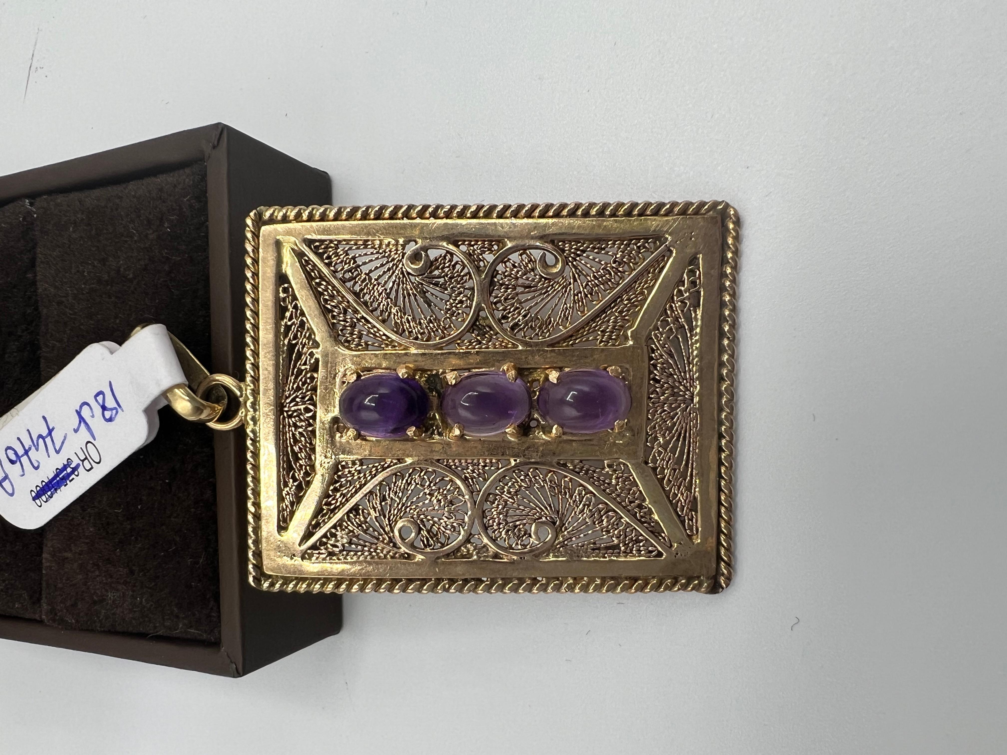 Mid-Century 18K Gold Filigree Pendant with Cabochon Amethysts in vendita 3