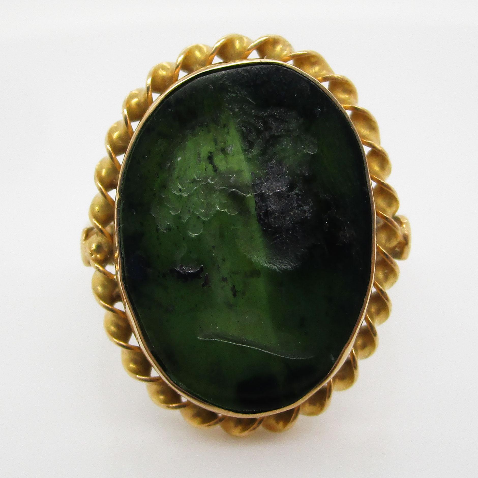 Midcentury 18 Karat Yellow Gold Intaglio Carved Serpentine Ring In Excellent Condition In Lexington, KY