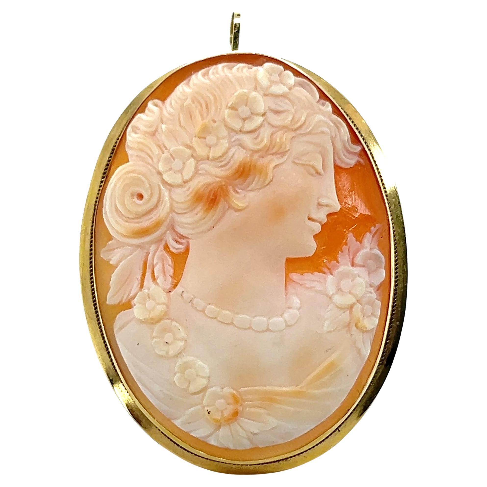 Mid Century 18K Yellow Gold Shell Cameo Brooch/Pendant 1960s