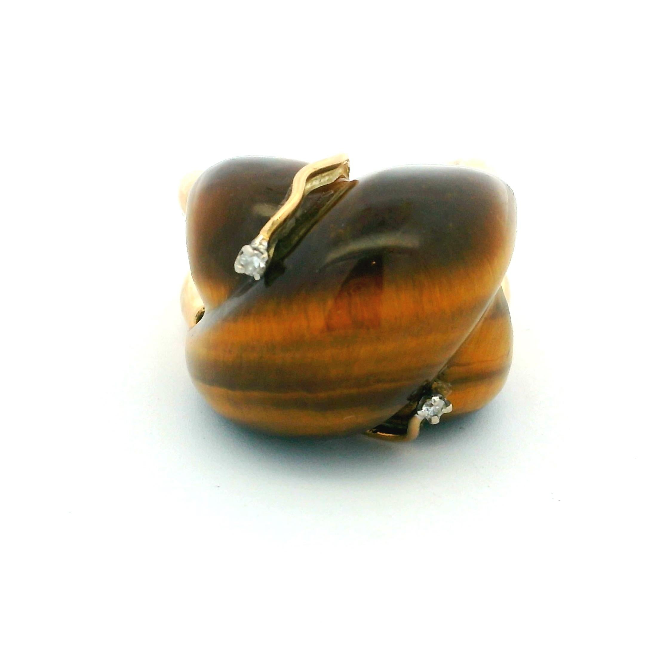 Anello Mid-Century in oro giallo 18 carati con occhio di tigre e diamanti Sugarloaf In condizioni ottime in vendita a Miami, FL