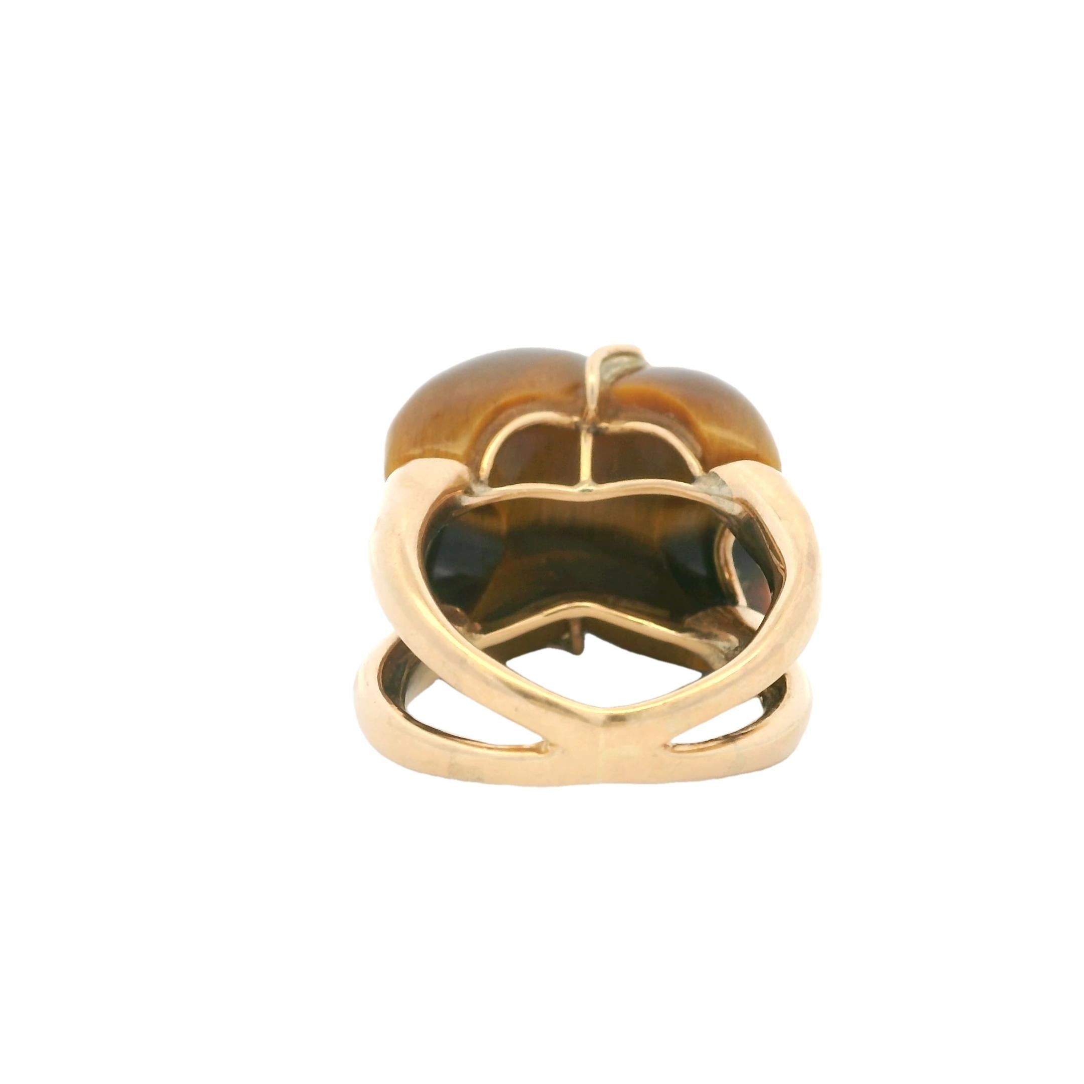 Anello Mid-Century in oro giallo 18 carati con occhio di tigre e diamanti Sugarloaf in vendita 2