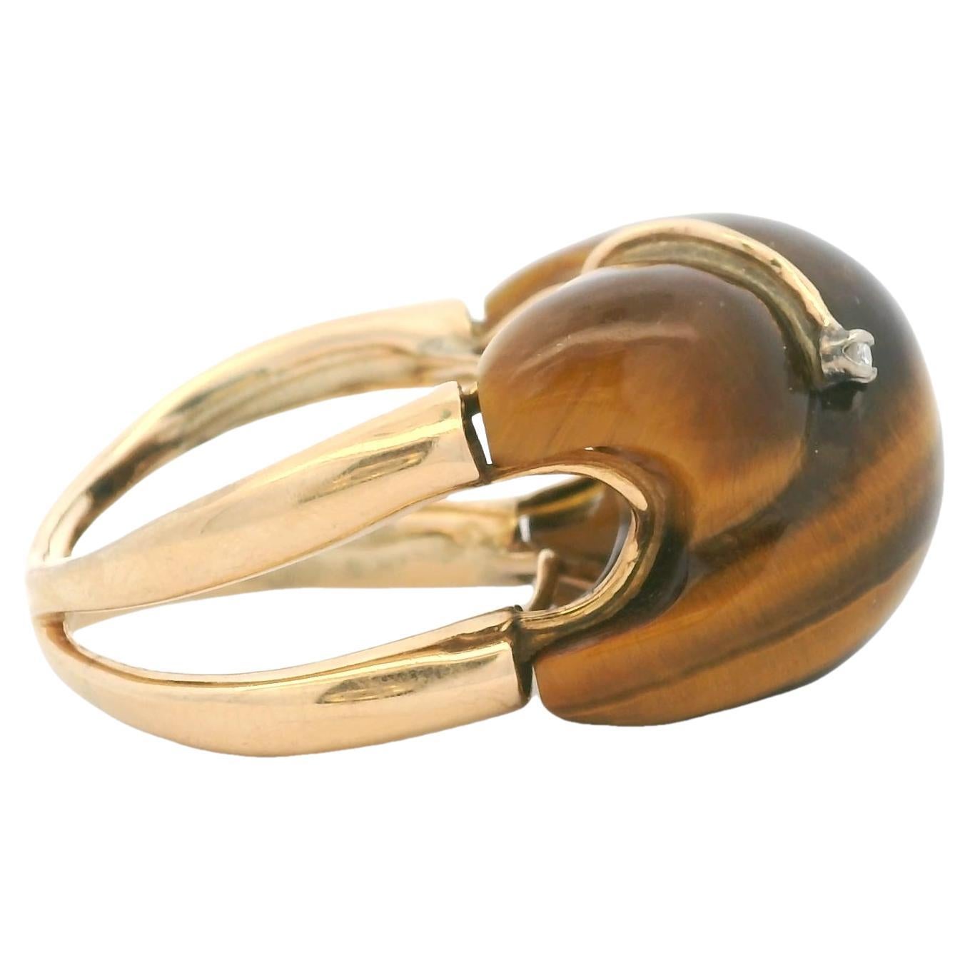 Anello Mid-Century in oro giallo 18 carati con occhio di tigre e diamanti Sugarloaf in vendita