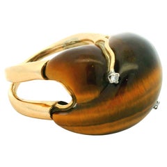 Anello Mid-Century in oro giallo 18 carati con occhio di tigre e diamanti Sugarloaf