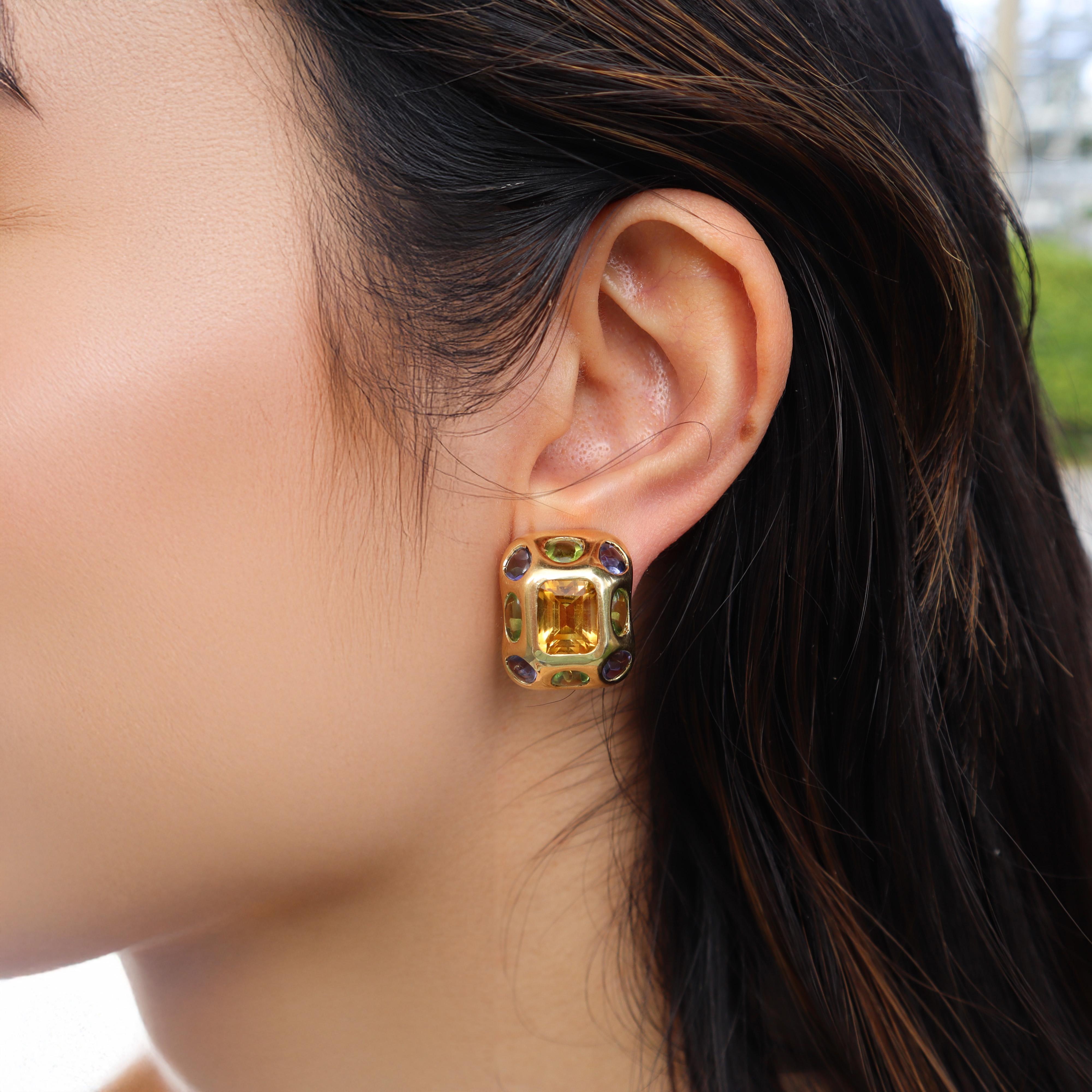 Modernista Orecchini a clip in oro 18kt di metà secolo con citrino, tanzanite e peridoti in vendita