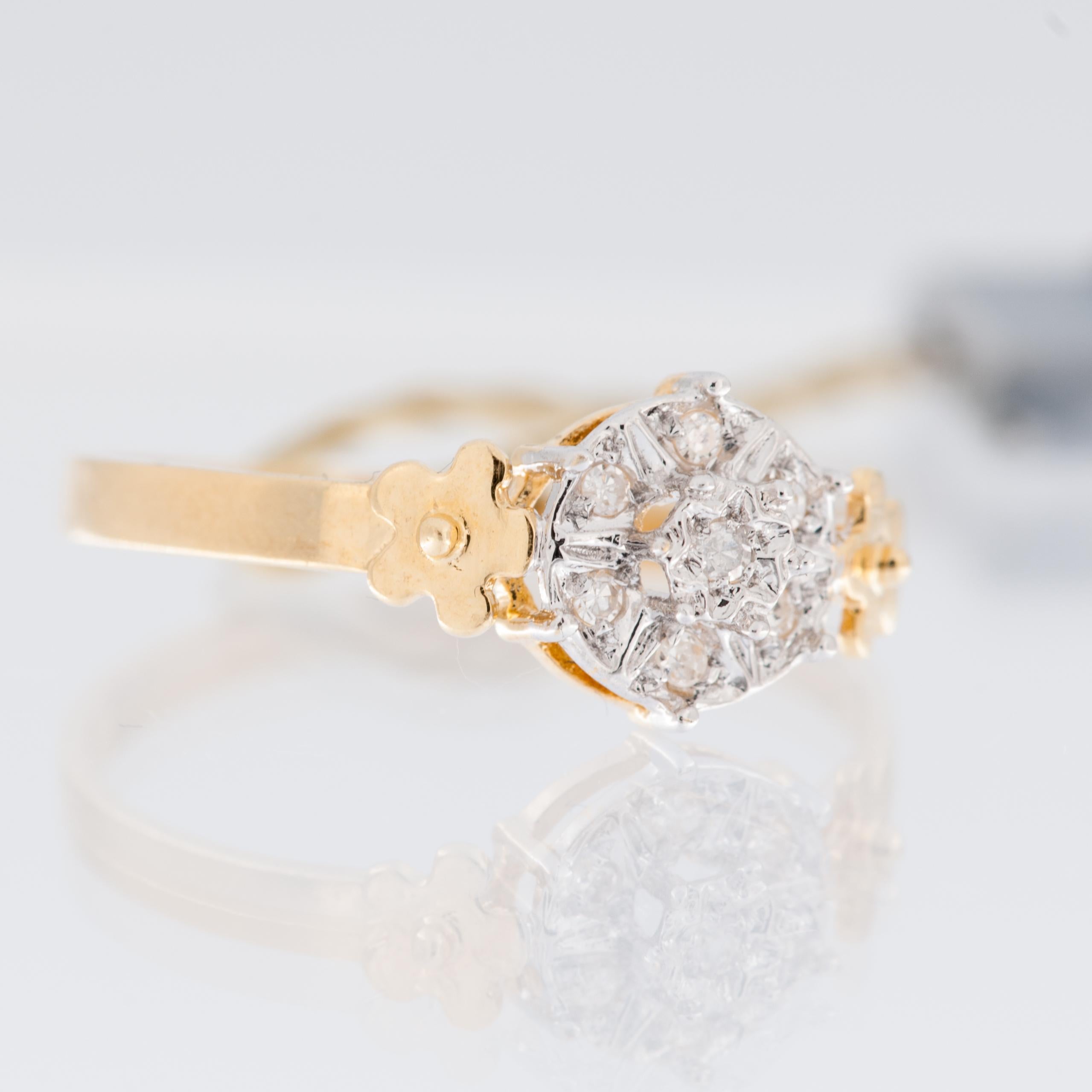 Mid-Century 18 karat Yellow and White Gold Ring with Diamonds In Good Condition For Sale In Esch-Sur-Alzette, LU