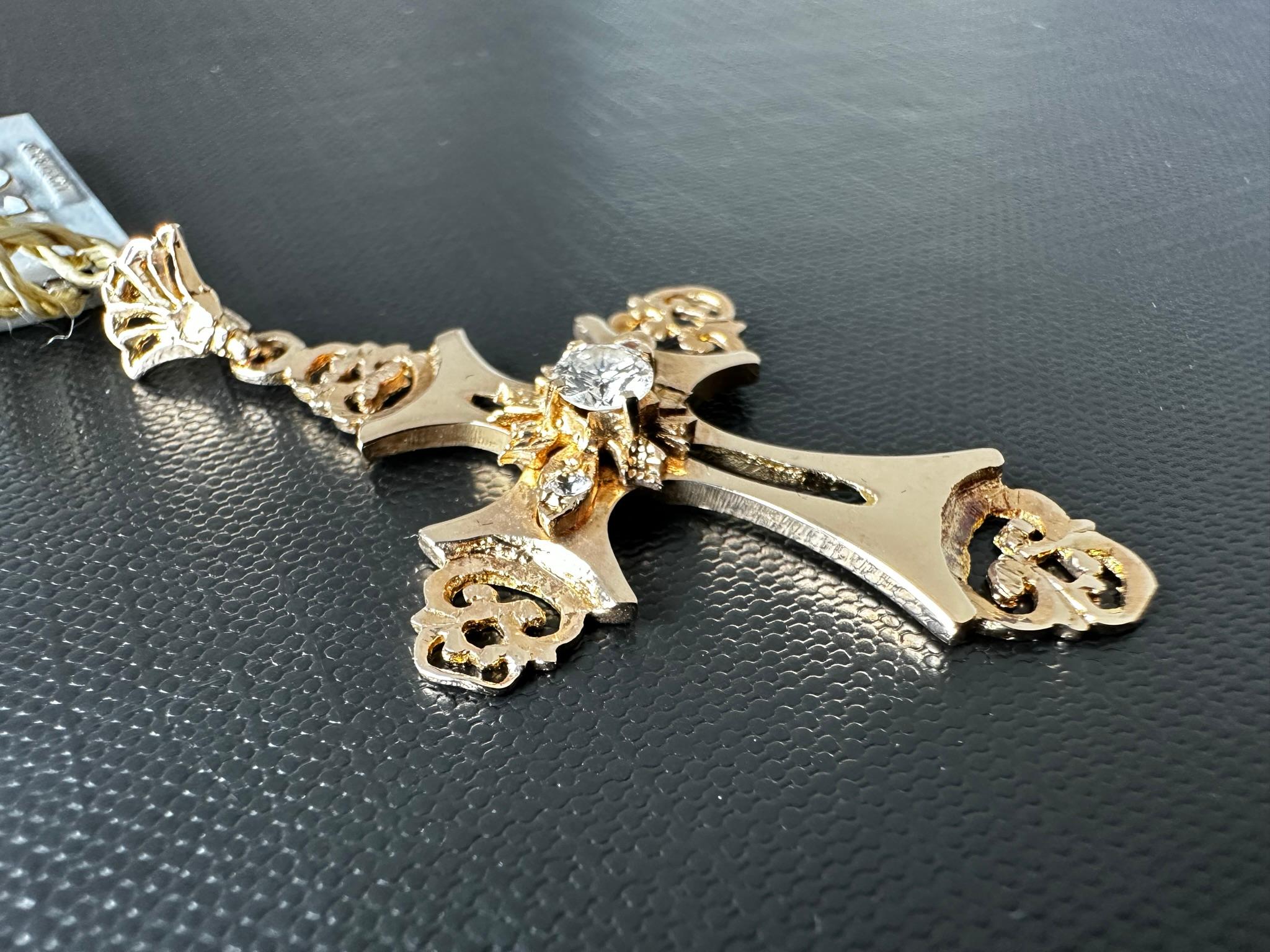 Women's or Men's Mid-Century 18kt Yellow Gold Cross with Diamonds For Sale