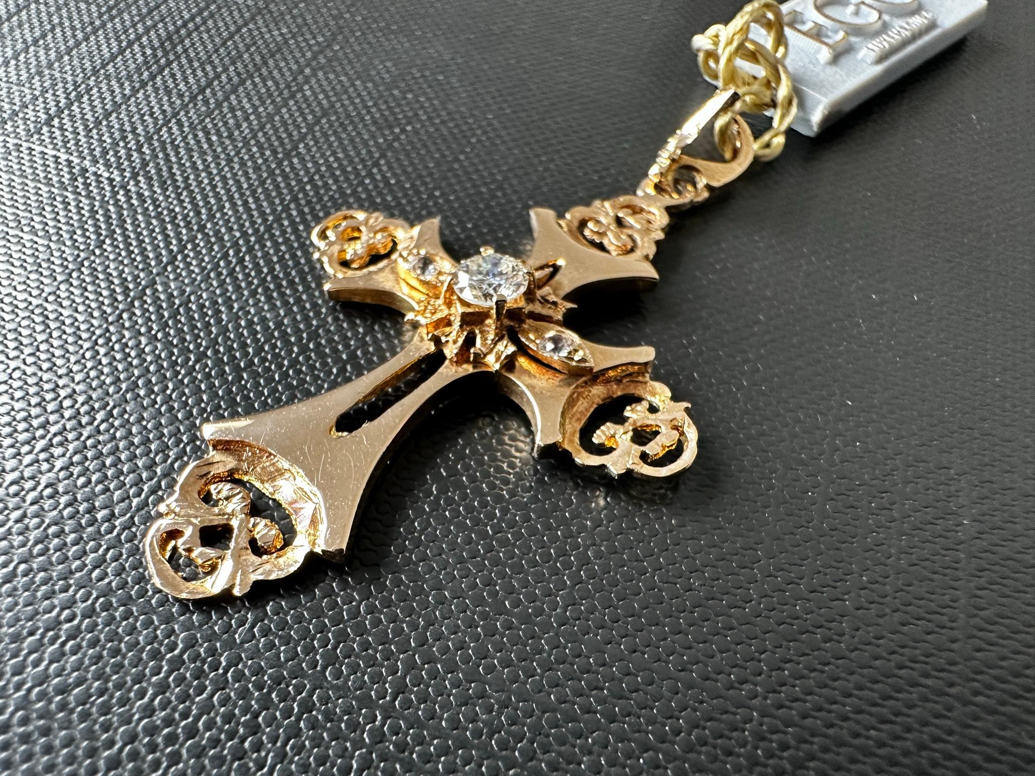 Mid-Century 18kt Yellow Gold Cross with Diamonds For Sale 1