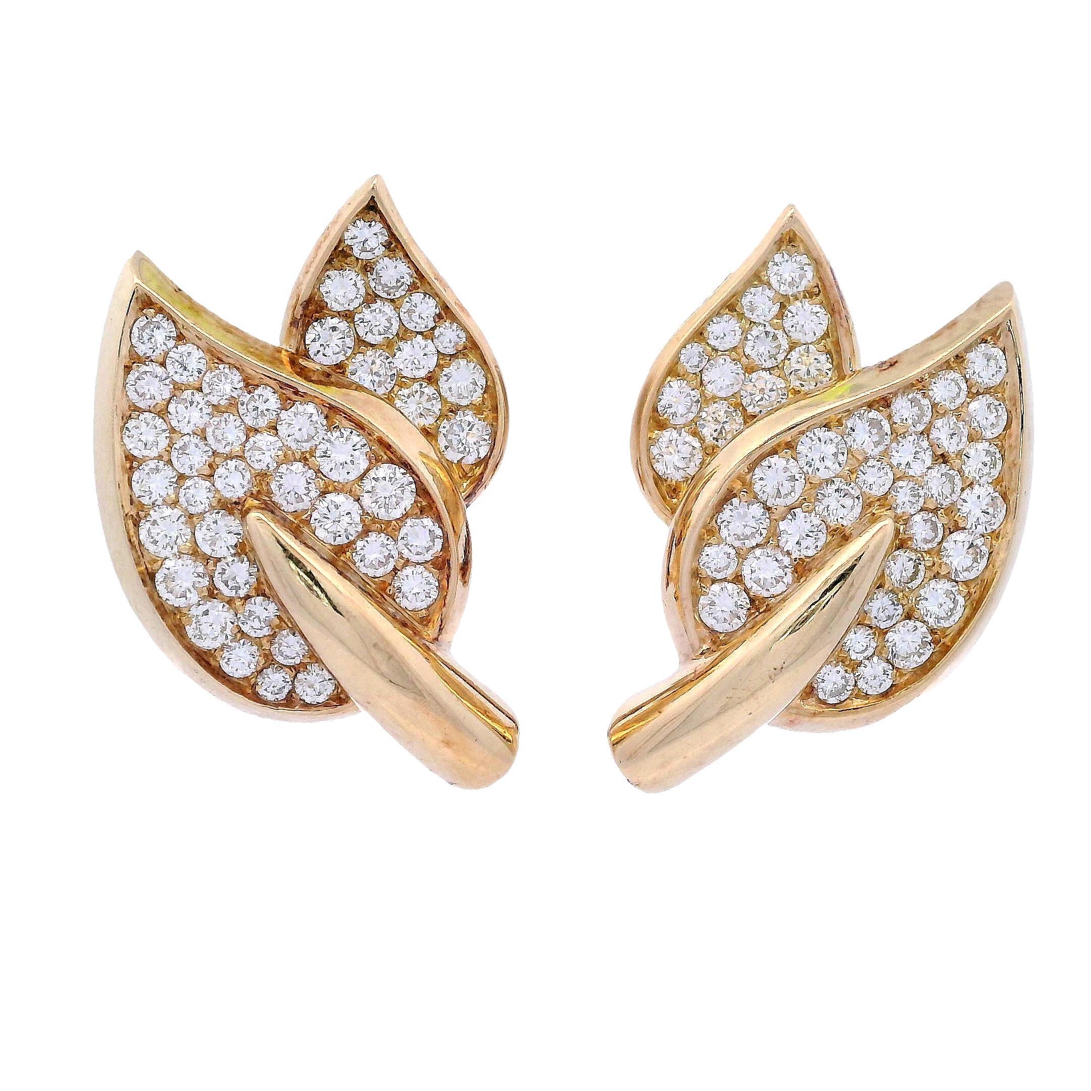 Boucles d'oreilles feuilles en or jaune 18kt du milieu du siècle avec 2.00 cts de diamants Unisexe en vente