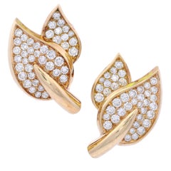 Boucles d
oreilles feuilles en or jaune 18kt du milieu du siècle avec 2.00 cts de diamants