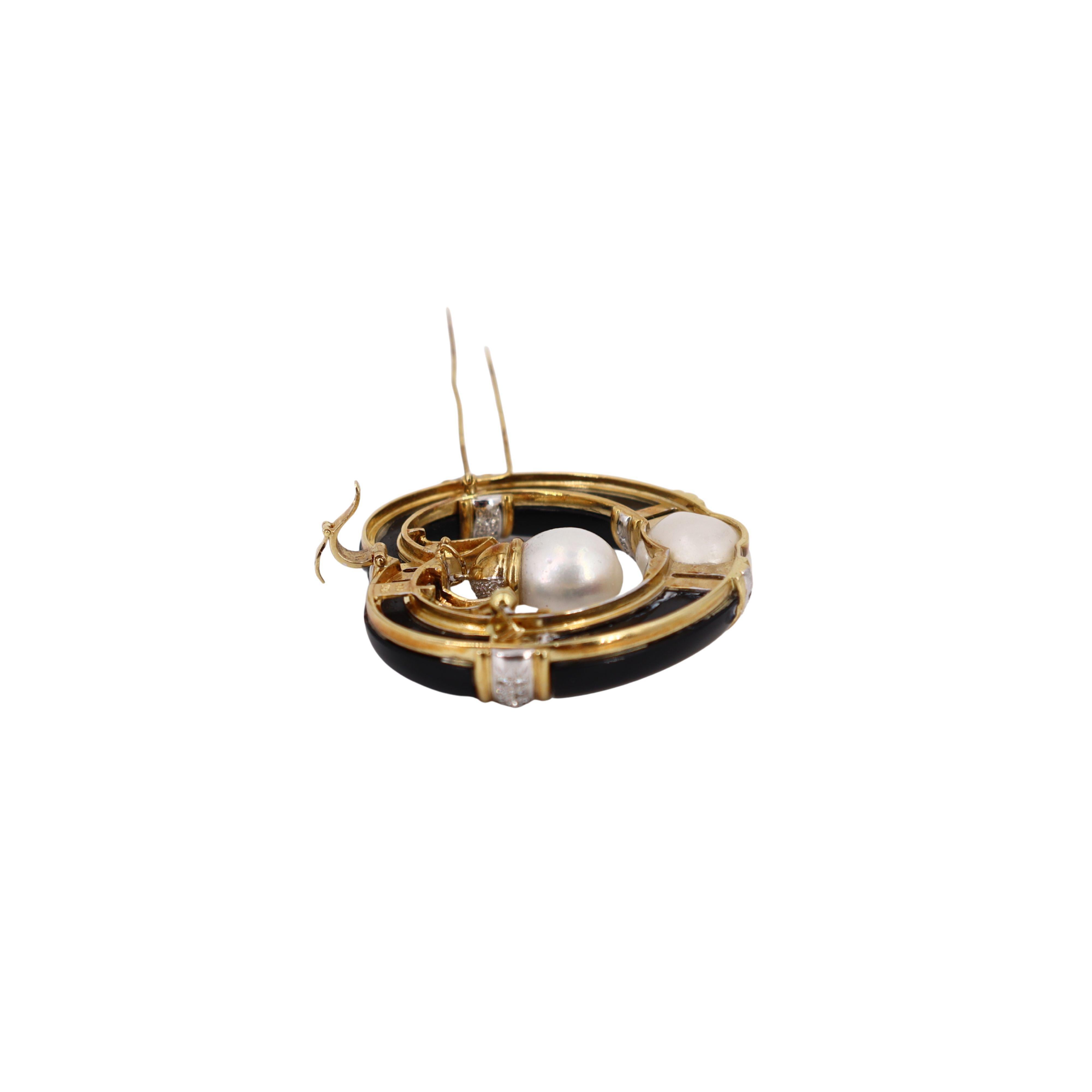 Colgante / Broche de oro amarillo de 18 quilates de mediados de siglo con diamantes, perlas y ónice en Bueno estado para la venta en Aventura, FL