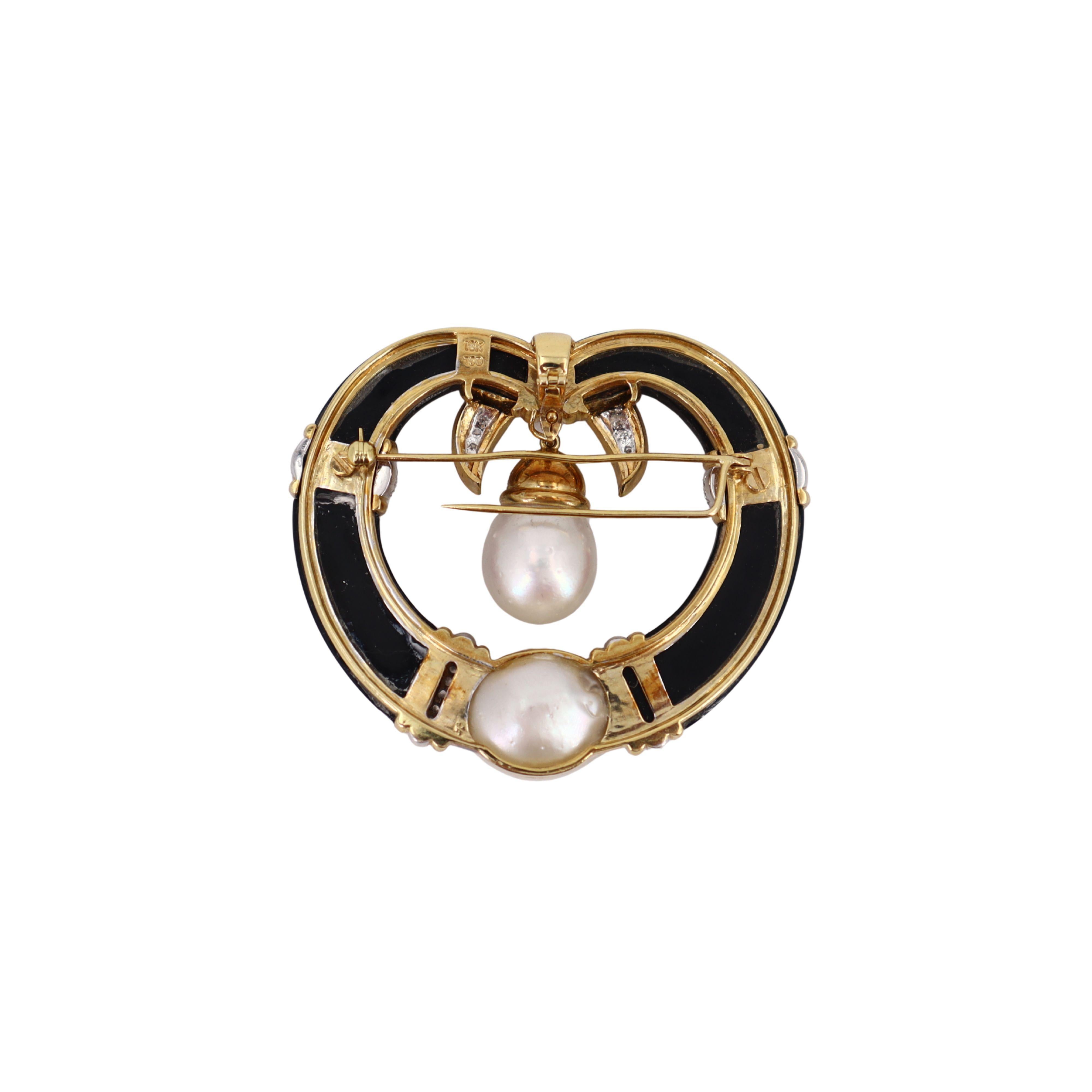 Femenino o masculino Colgante / Broche de oro amarillo de 18 quilates de mediados de siglo con diamantes, perlas y ónice en venta