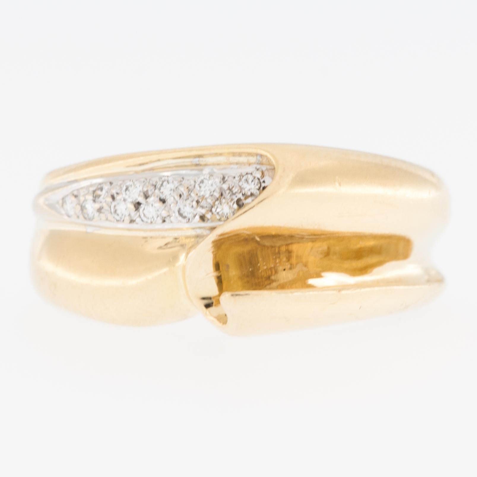 Brilliant Cut Mid-Century 18 karat Yellow Gold Ring with Diamonds For Sale