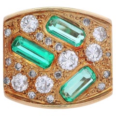 Mid-century 18kt yellow Gold Ring with Emeralds 
Diamonds