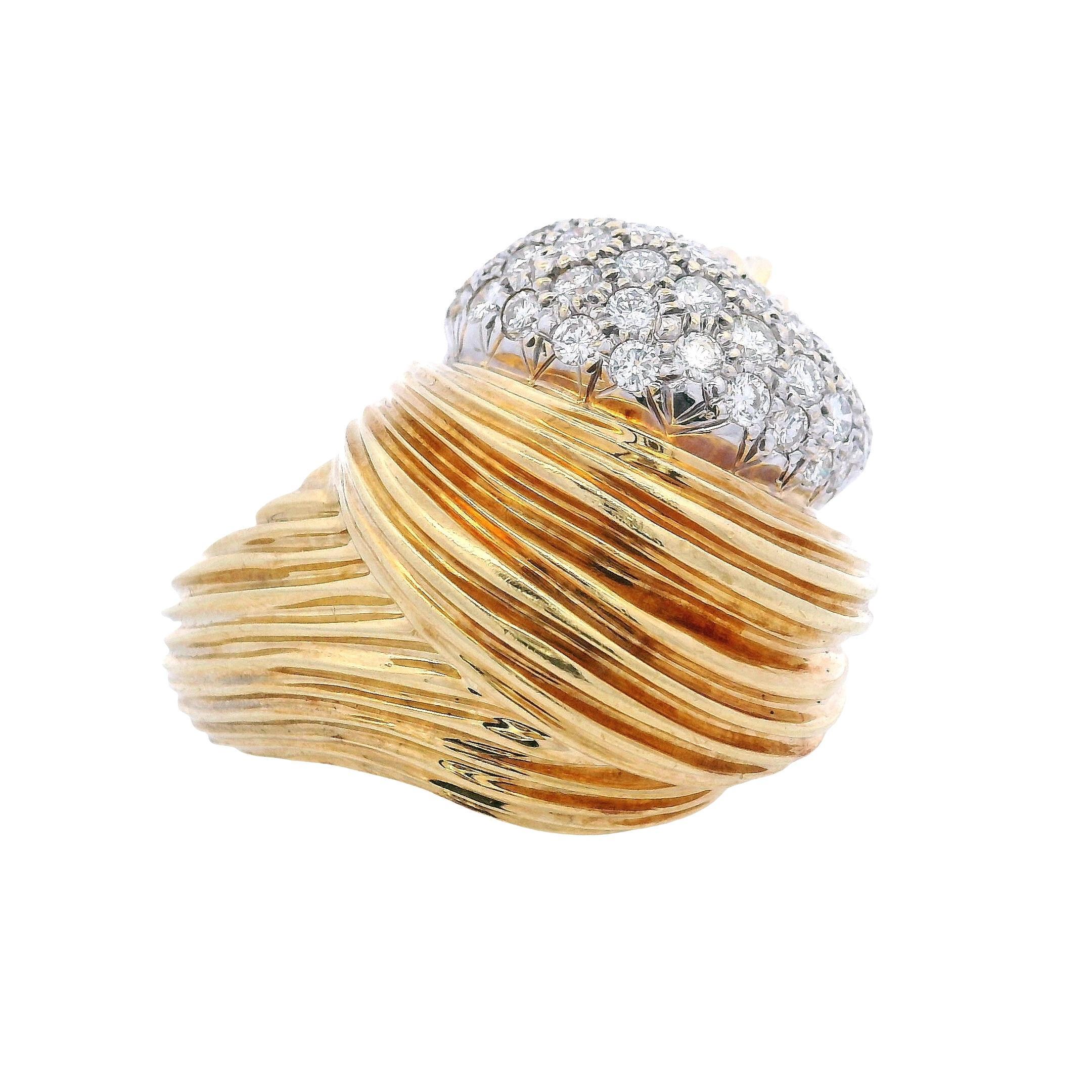 Anello da cocktail in oro giallo e bianco 18kt di metà secolo con 2,00 carati di diamanti In condizioni buone in vendita a Aventura, FL