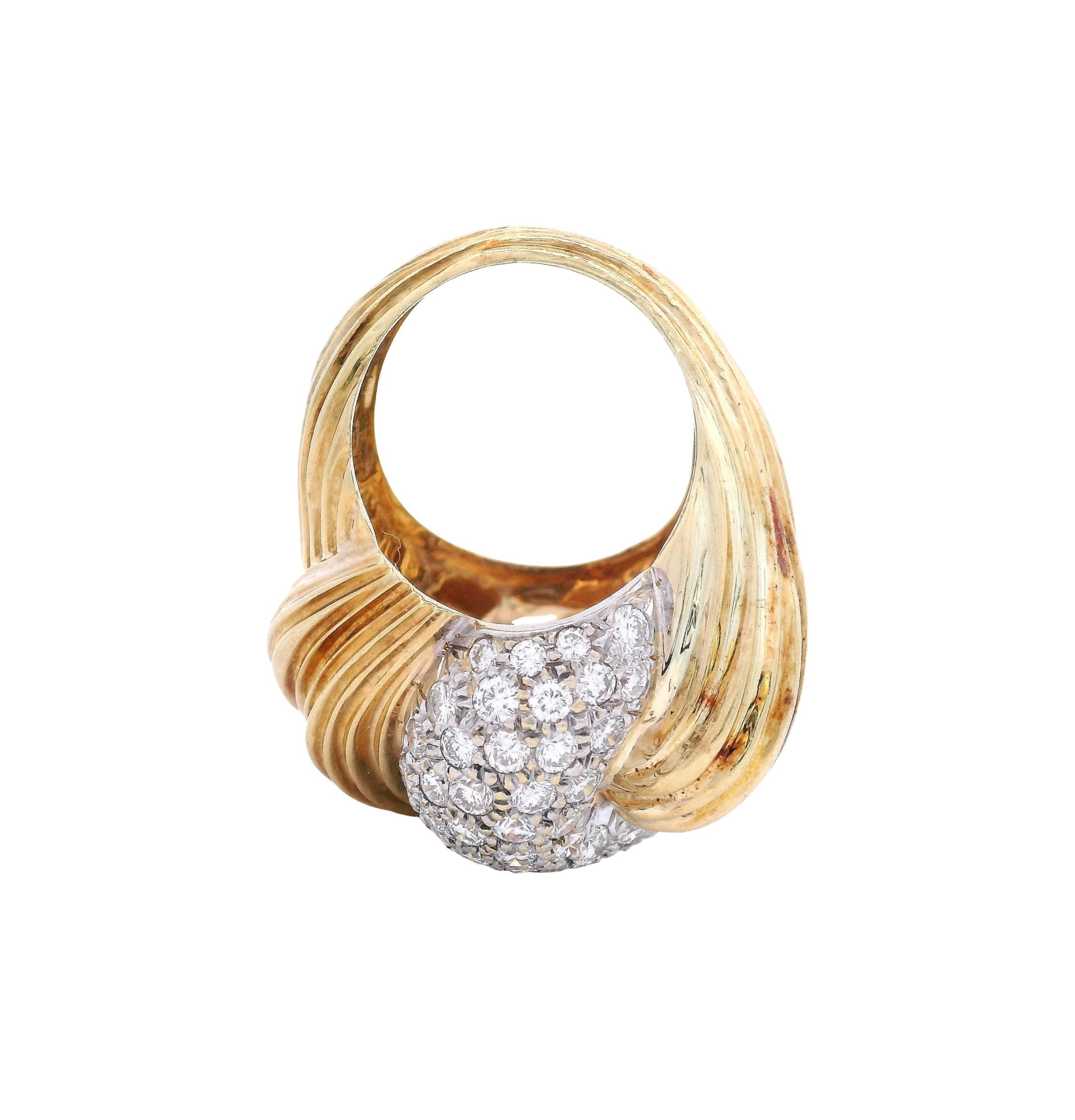 Anello da cocktail in oro giallo e bianco 18kt di metà secolo con 2,00 carati di diamanti in vendita 2