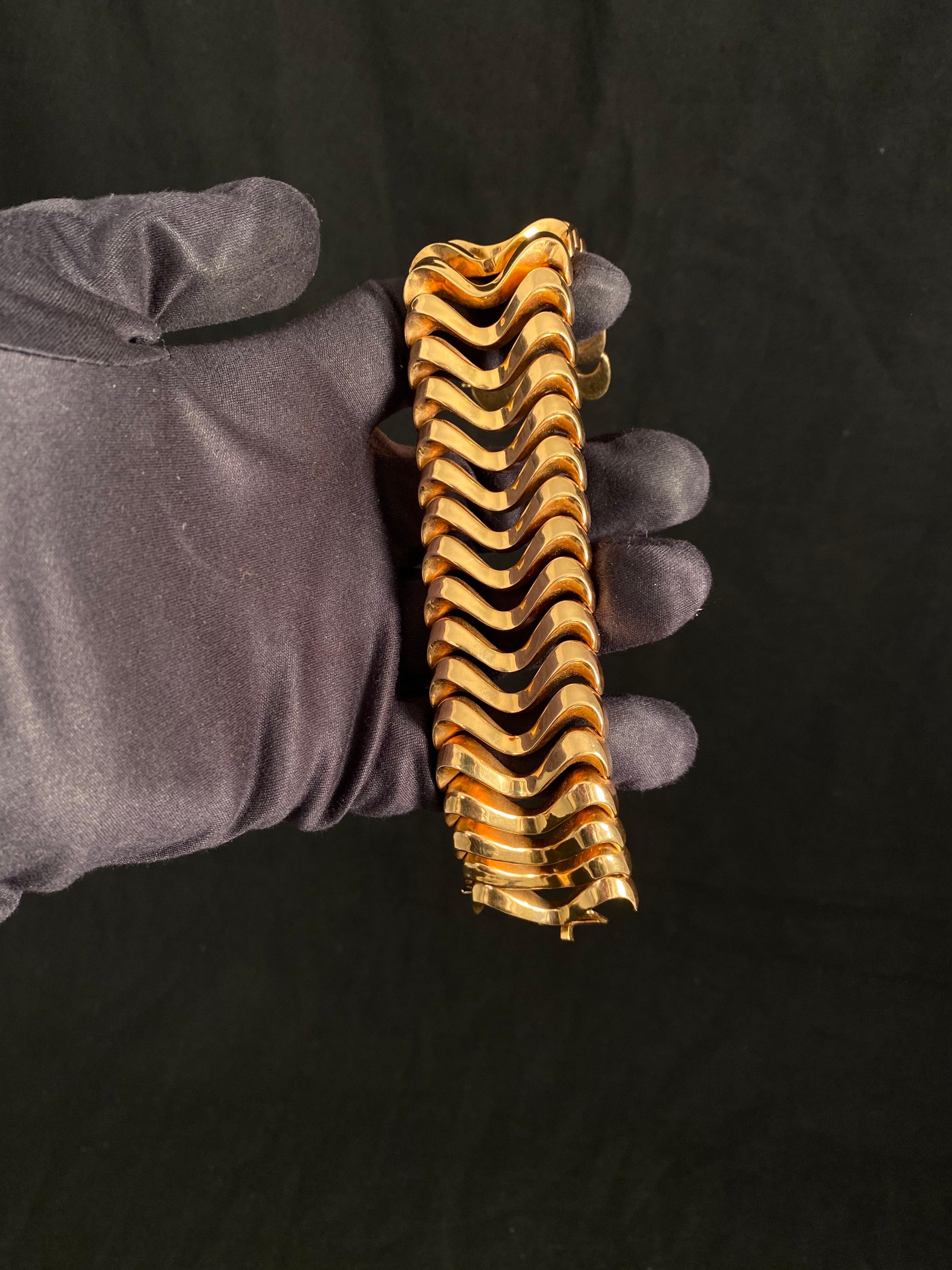 Bracelet large articulé français en or rose 18 carats du milieu des années 1940-1950 Unisexe en vente