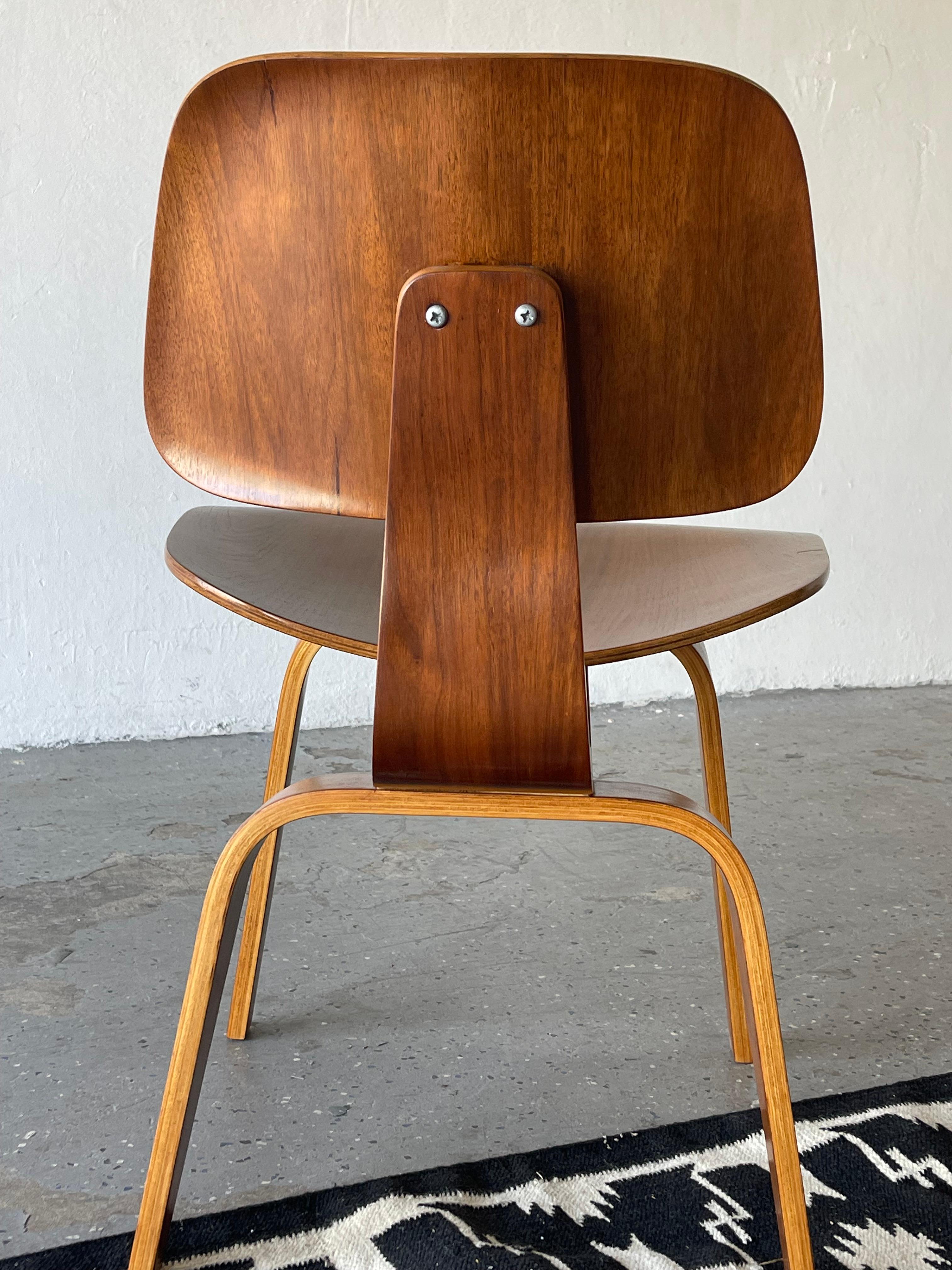 Mid-Century 1940er Jahre DCW Sperrholzstuhl aus Nussbaumholz von Charles & Ray Eames Herman Miller, DCW im Angebot 6