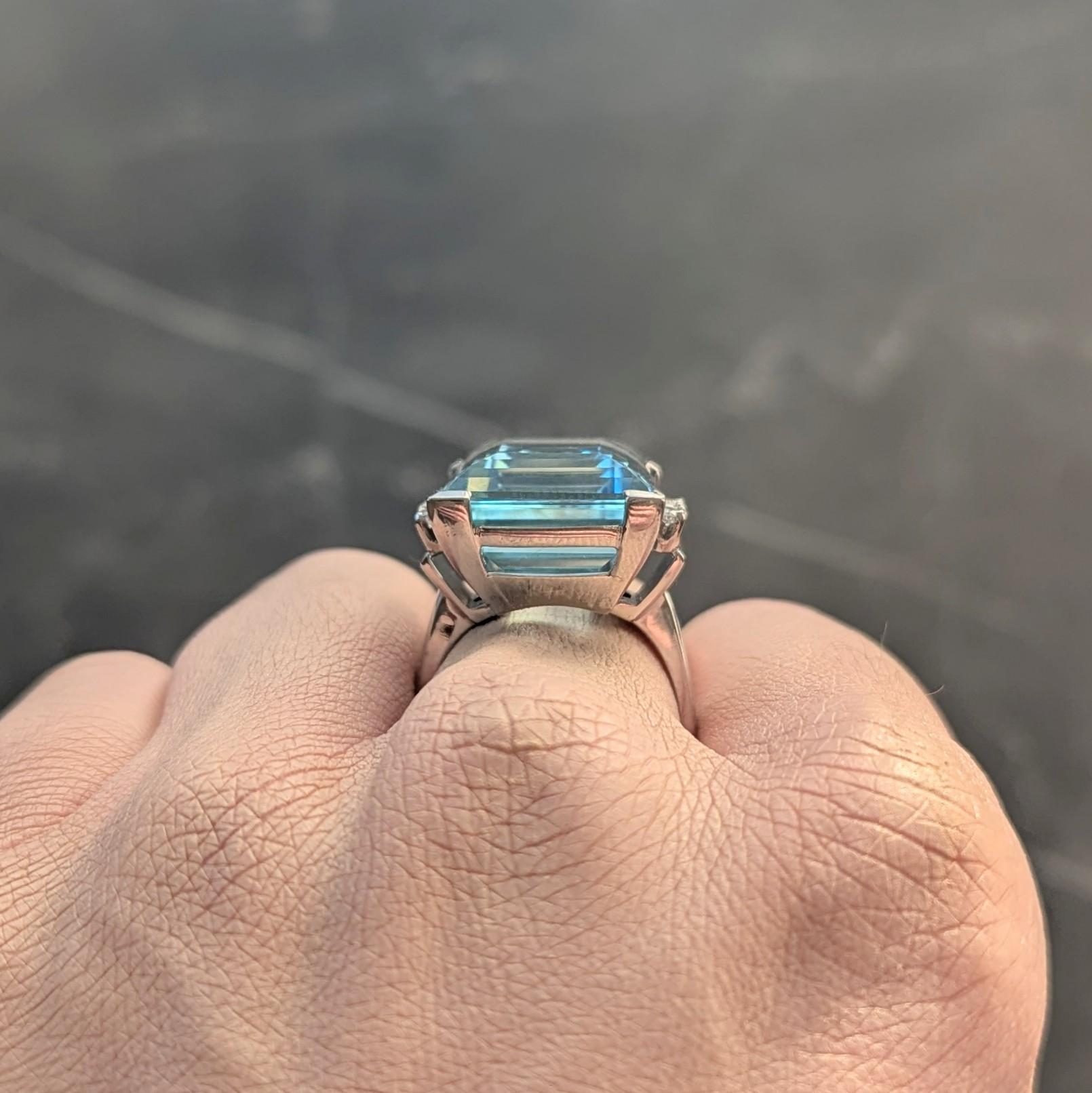 Medio Siglo 19.50 CTW Aguamarina Diamante 18K Oro Blanco Anillo de Cóctel Vintage en venta 6