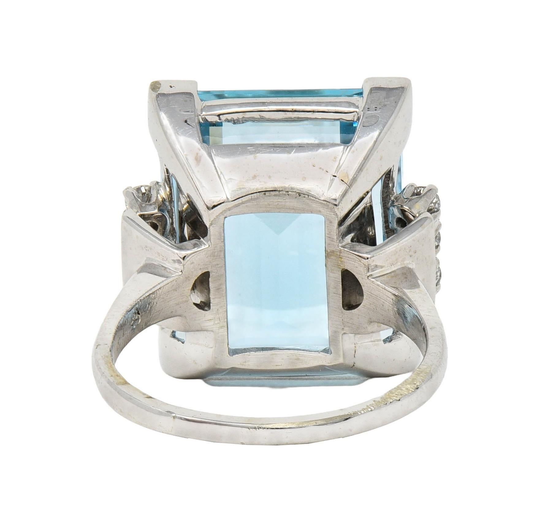 Femenino o masculino Medio Siglo 19.50 CTW Aguamarina Diamante 18K Oro Blanco Anillo de Cóctel Vintage en venta