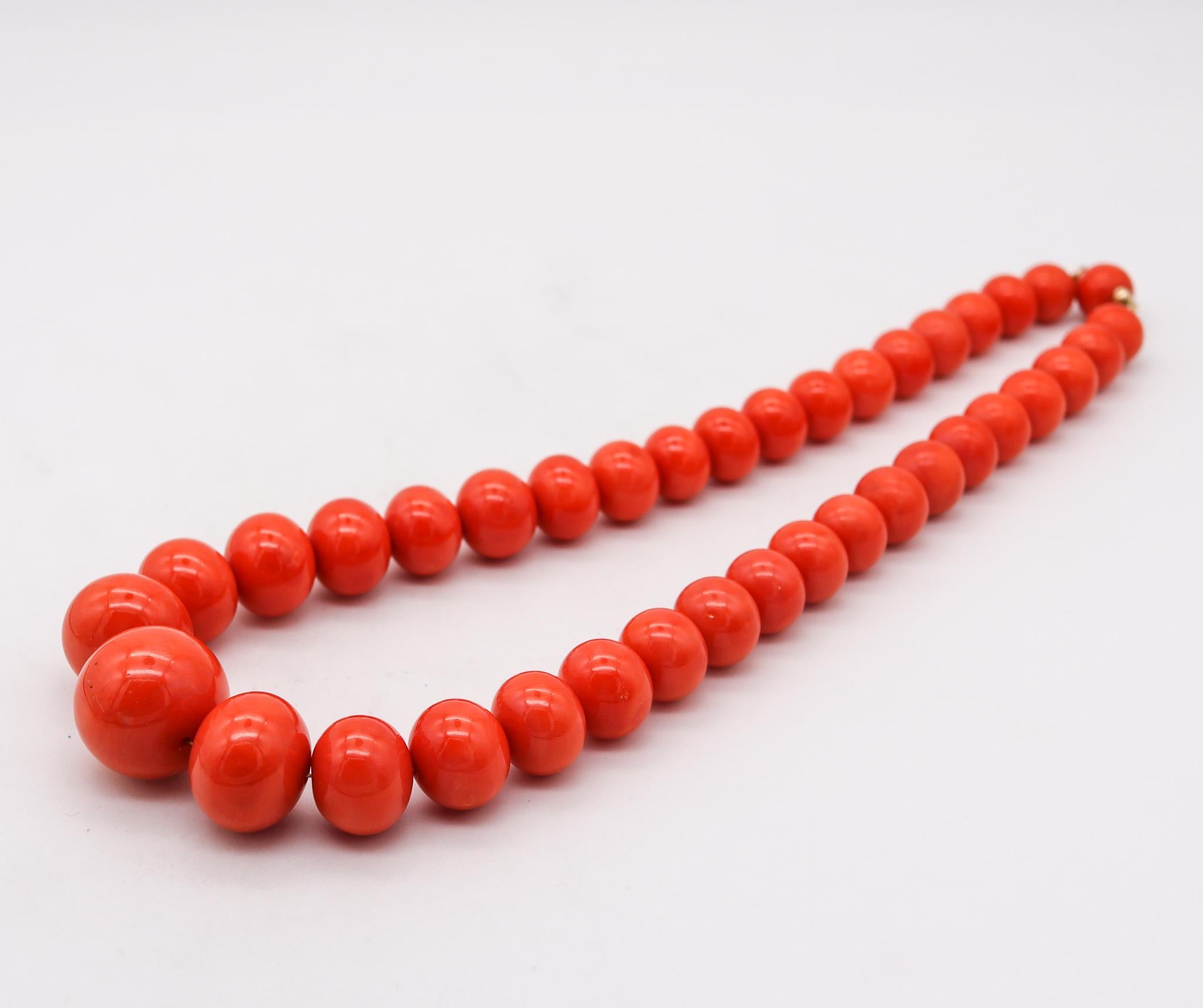 Mid Century 1950 Graduated Coral Large Beads Necklace Mount In 18Kt Yellow Gold 2