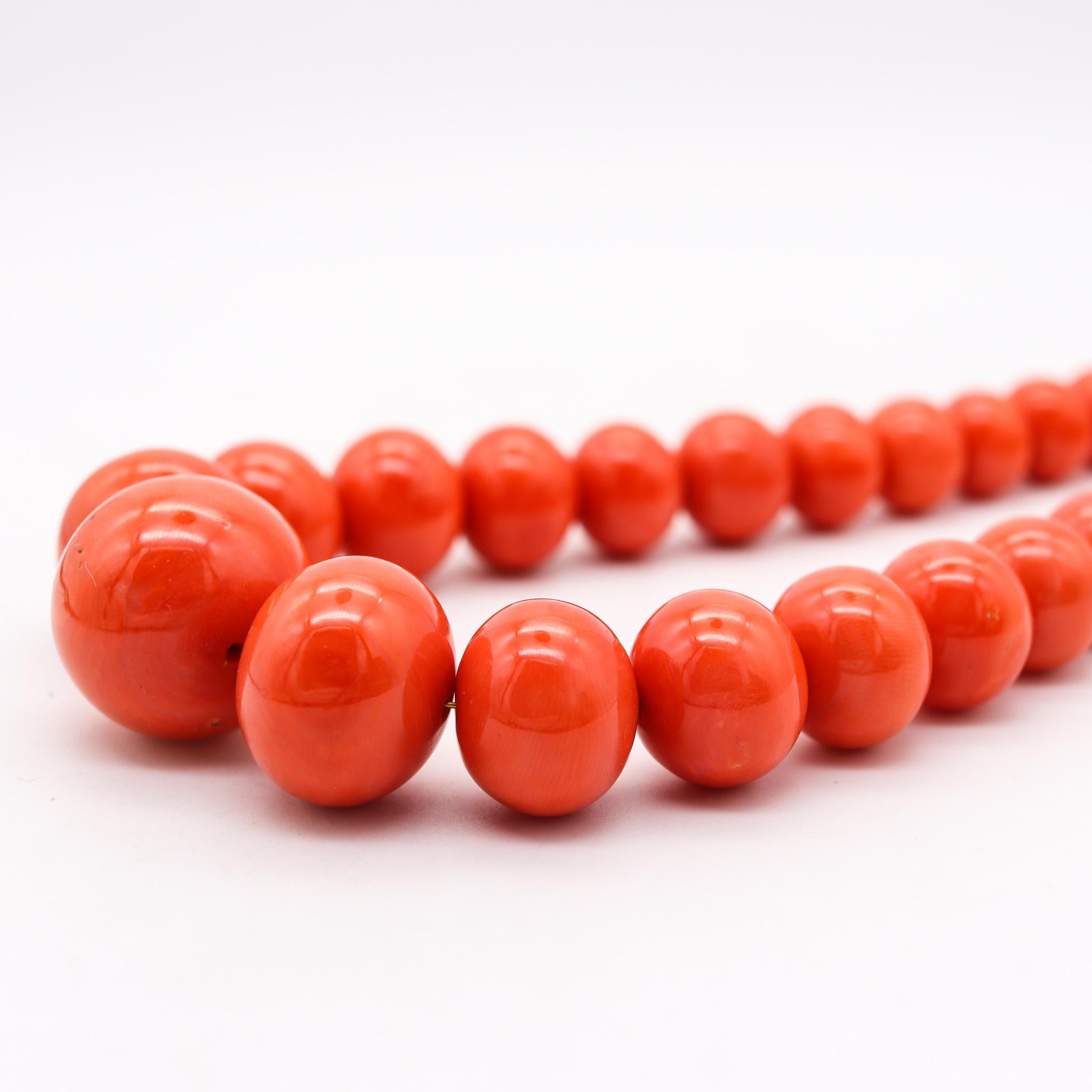 Mid Century 1950 Graduated Coral Large Beads Necklace Mount In 18Kt Yellow Gold 3