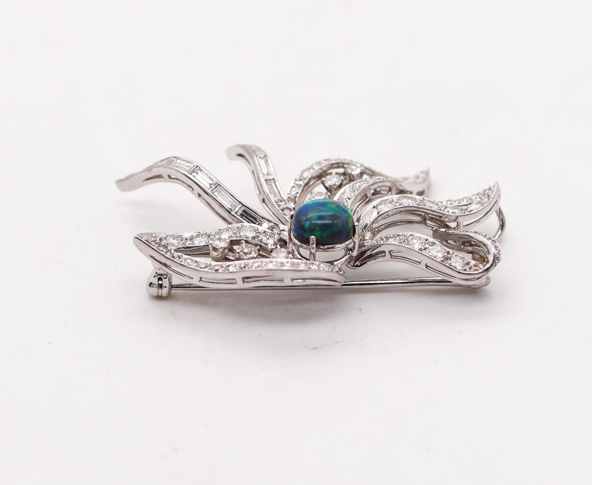 Taglio brillante Spilla con ciondolo Mid Century 1950 in platino con 5,64 carati di diamanti e opale in vendita