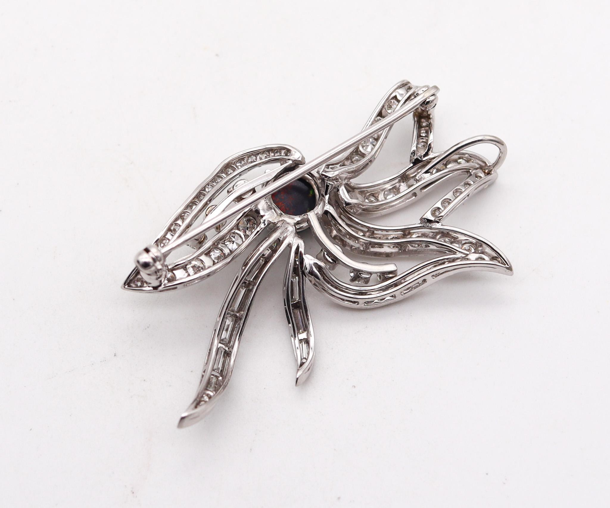 Spilla con ciondolo Mid Century 1950 in platino con 5,64 carati di diamanti e opale In condizioni ottime in vendita a Miami, FL
