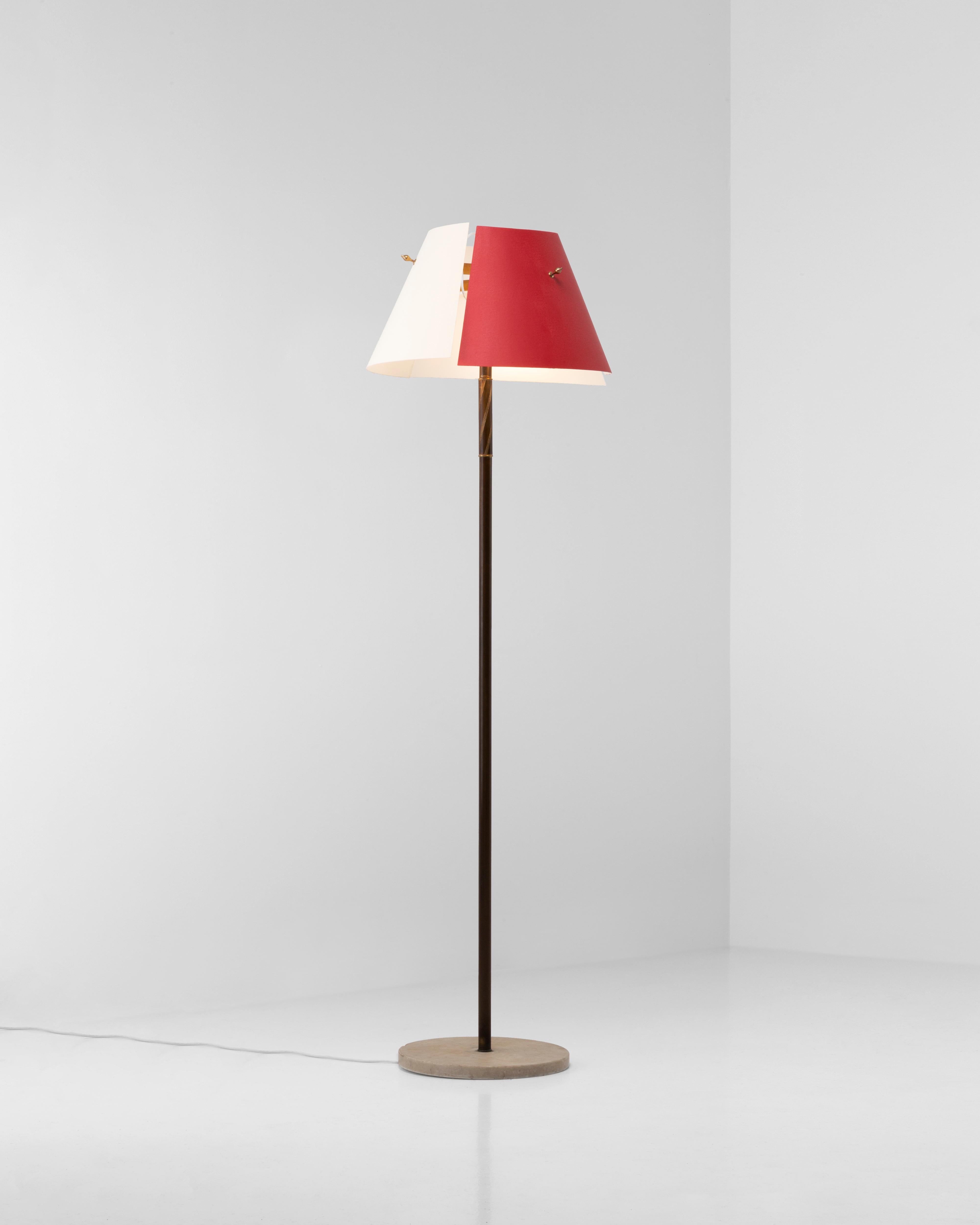 Angelo Lelli gilt als einer der bedeutendsten Designer der modernen italienischen Szene. Nach dem Zweiten Weltkrieg gründete er in Monza (in der Nähe von Mailand) das Beleuchtungsunternehmen Arredoluce, wobei er besonders auf den funktionalen Aspekt