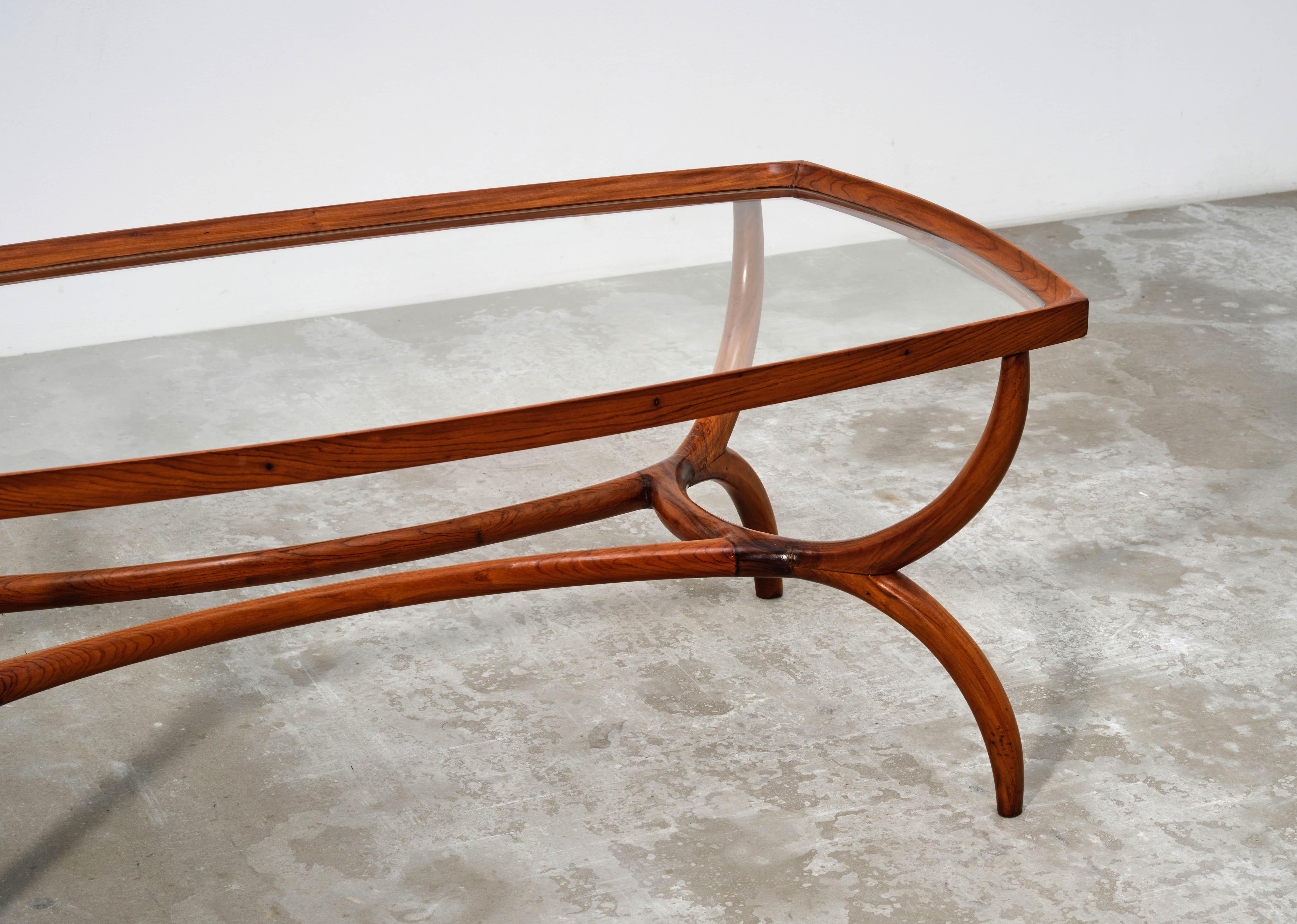 Giuseppe Scapinelli (1922-2003) était un designer et architecte italien, surtout connu pour son travail dans la conception de meubles au milieu du XXe siècle. Il a joué un rôle clé dans l'élaboration du modernisme italien, en particulier dans les